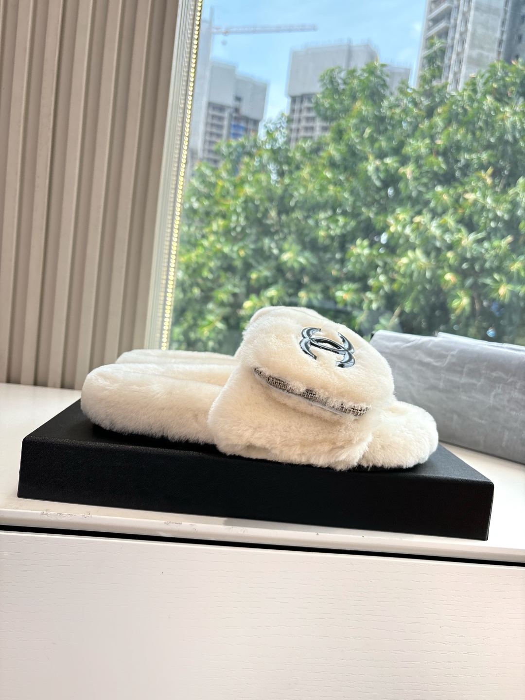 CHANEL 샤넬 퍼 토우 샌들 털신 슬리퍼 신발