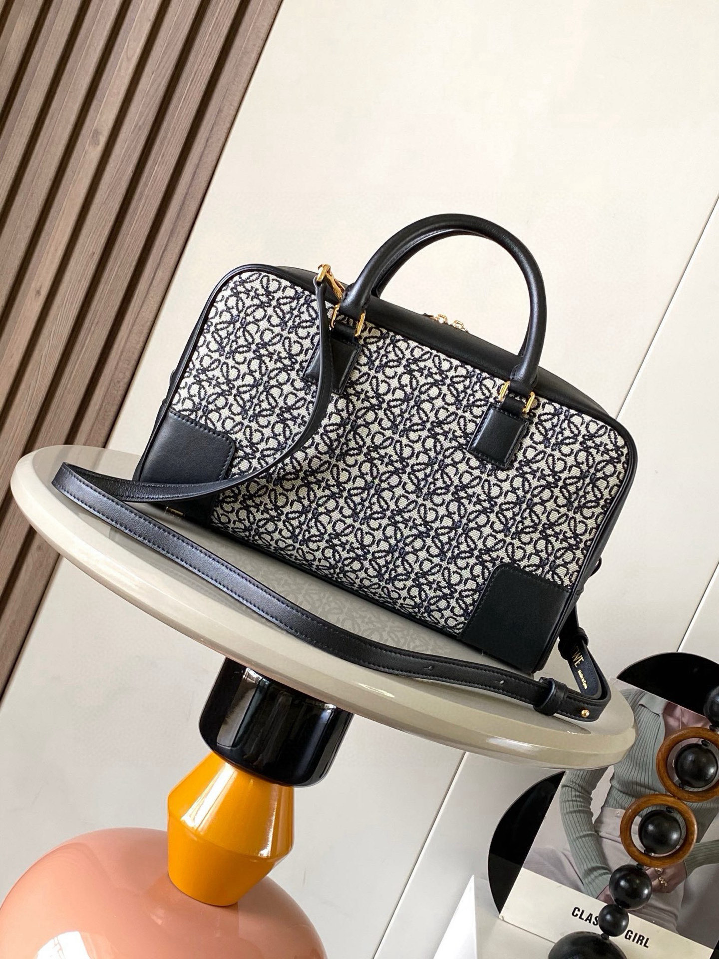 Loewe 로에베 아마조나 28 나파 가죽백 가방