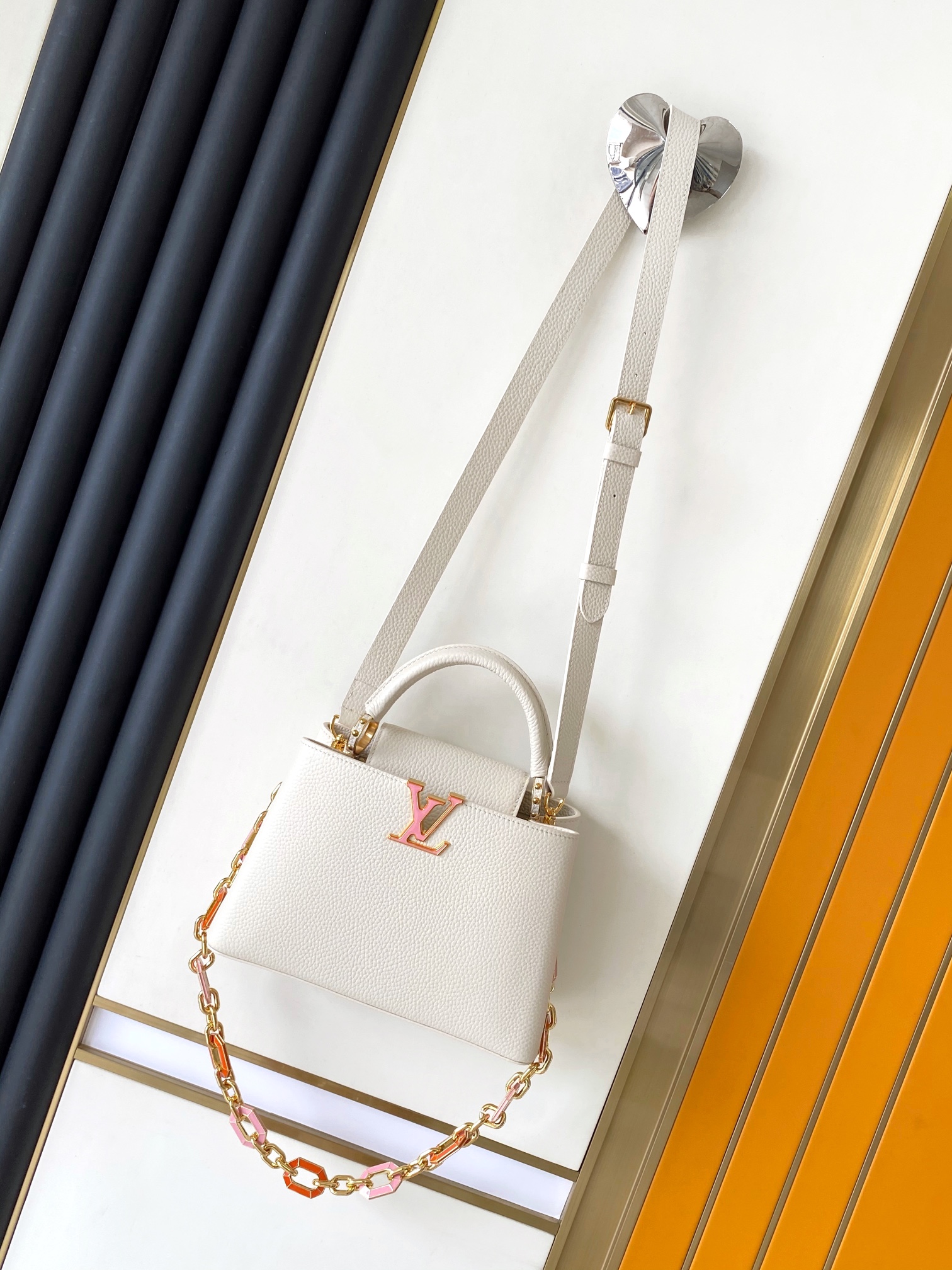 LV 루이비통 카퓌신 BB 체인백 토트백 가방