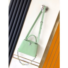 LV 루이비통 카퓌신 BB 체인백 토트백 가방