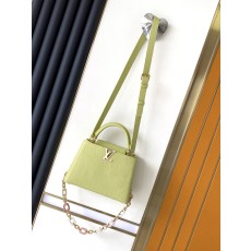 LV 루이비통 카퓌신 BB 체인백 토트백 가방