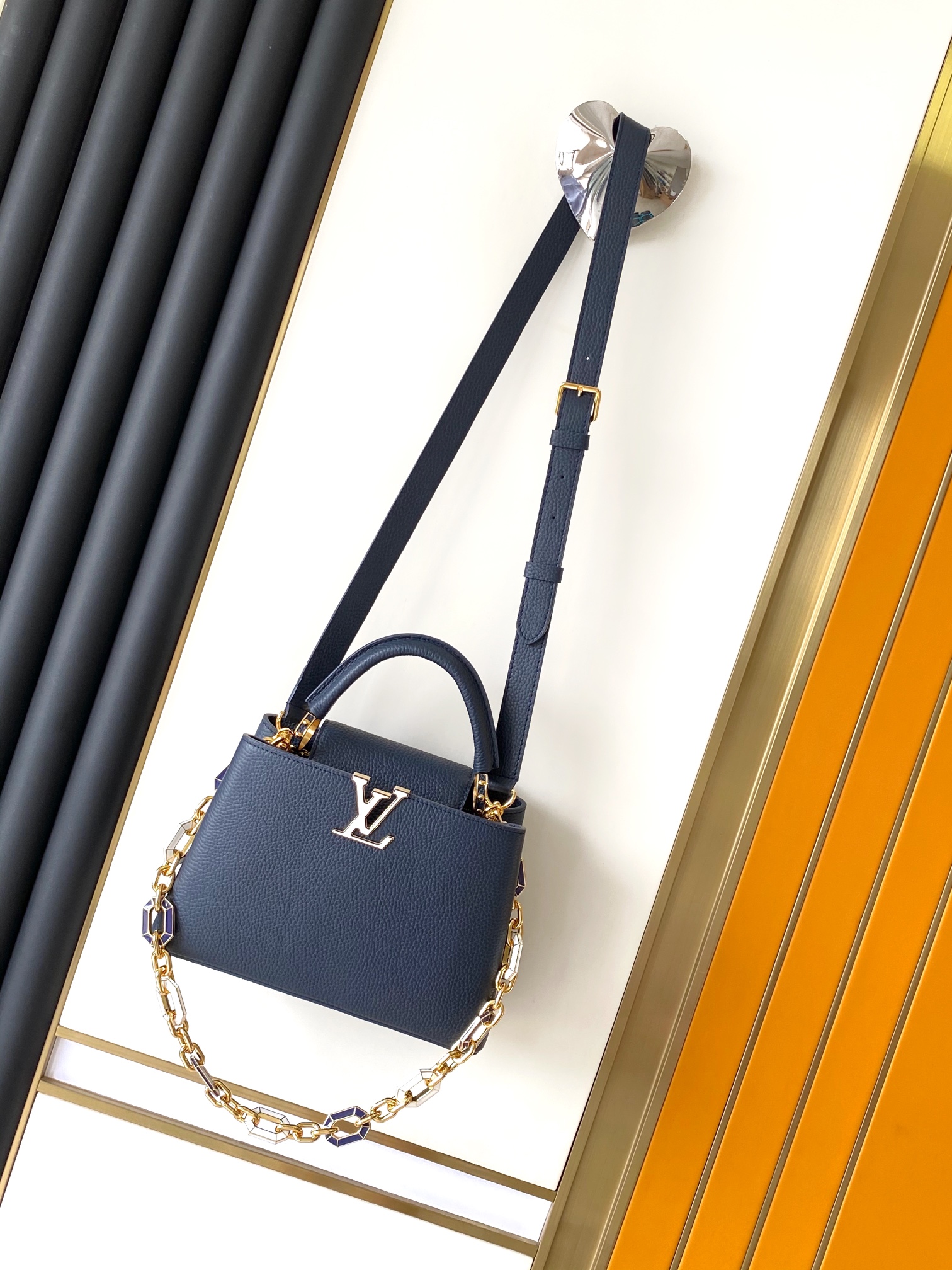 LV 루이비통 카퓌신 BB 체인백 토트백 가방