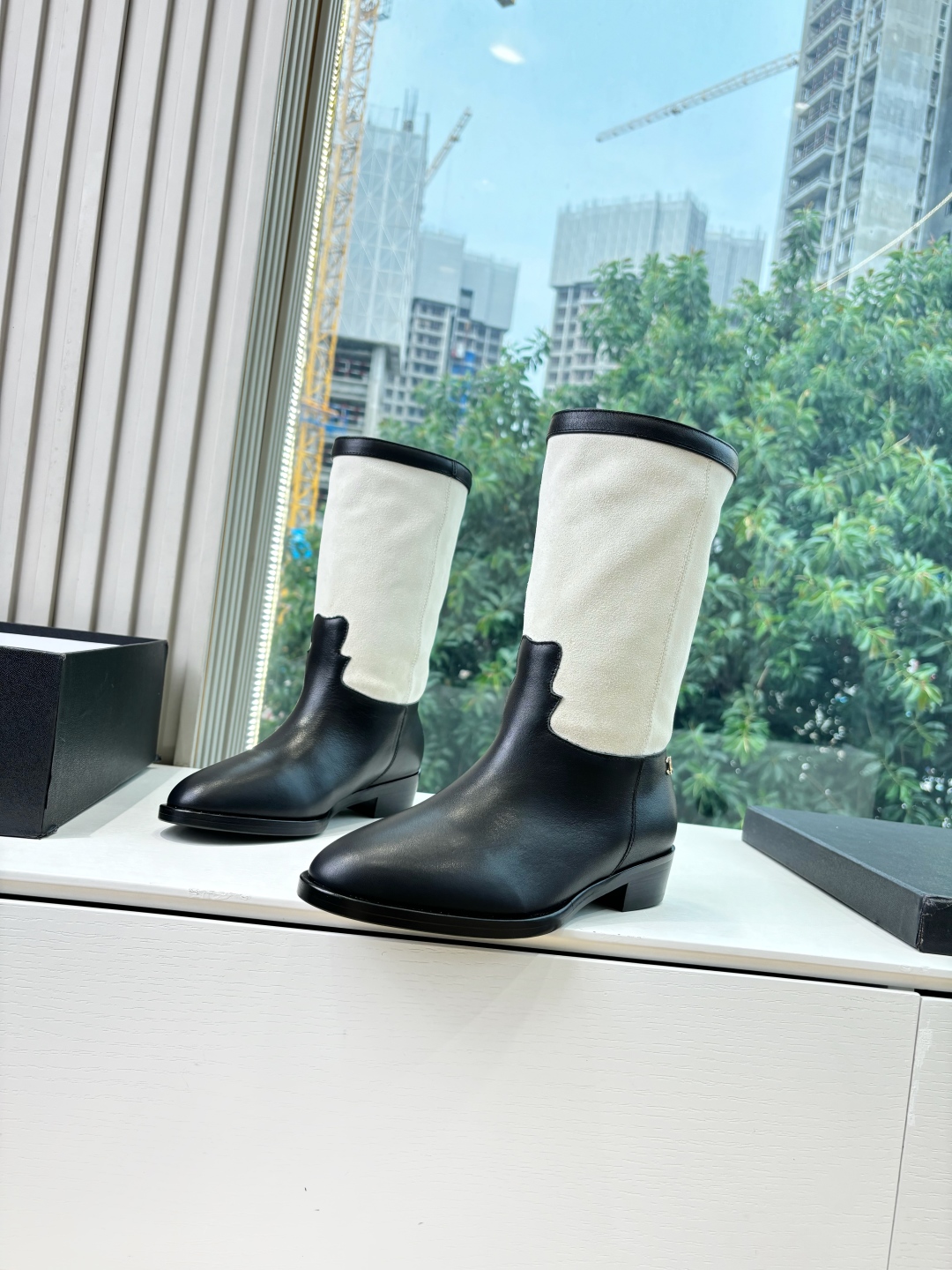 CHANEL 샤넬 로고 라이더 미들 부츠 신발