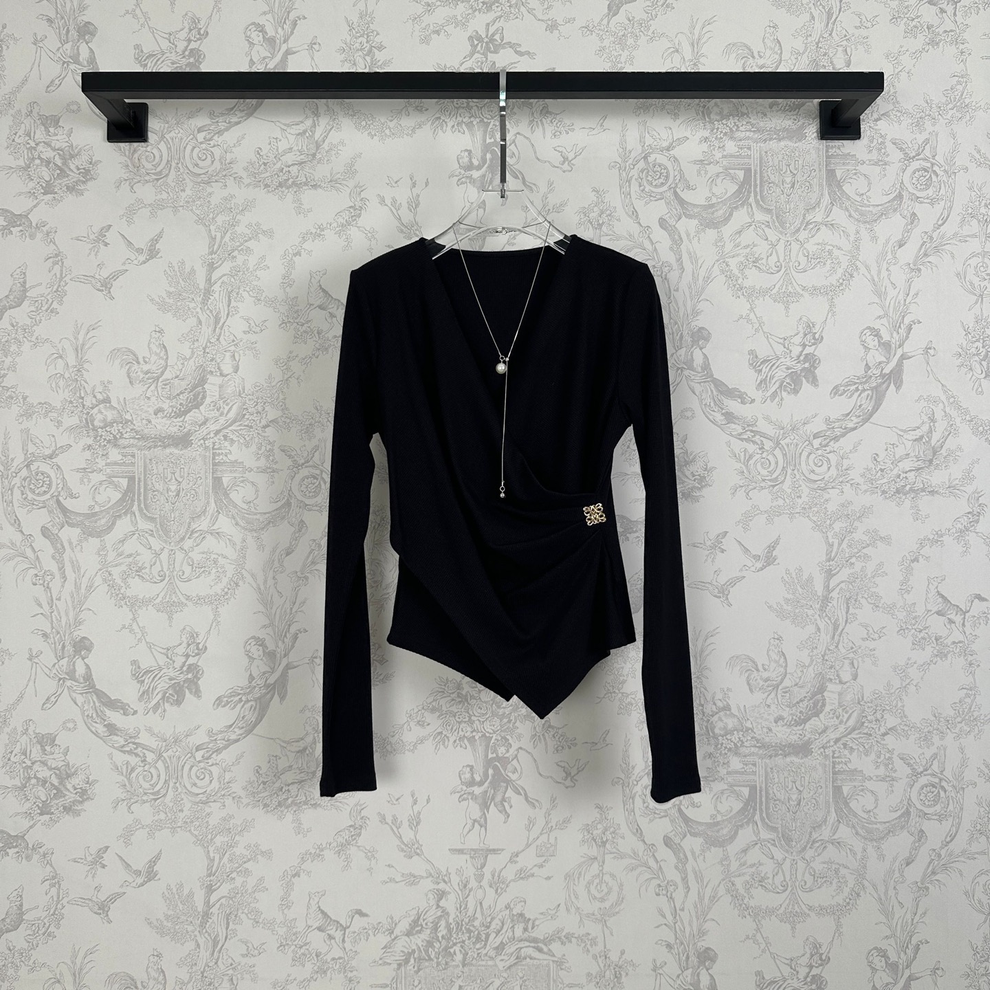 Loewe 로에베 비대칭 셔링 디테일 V넥 니트 탑 상의 의류