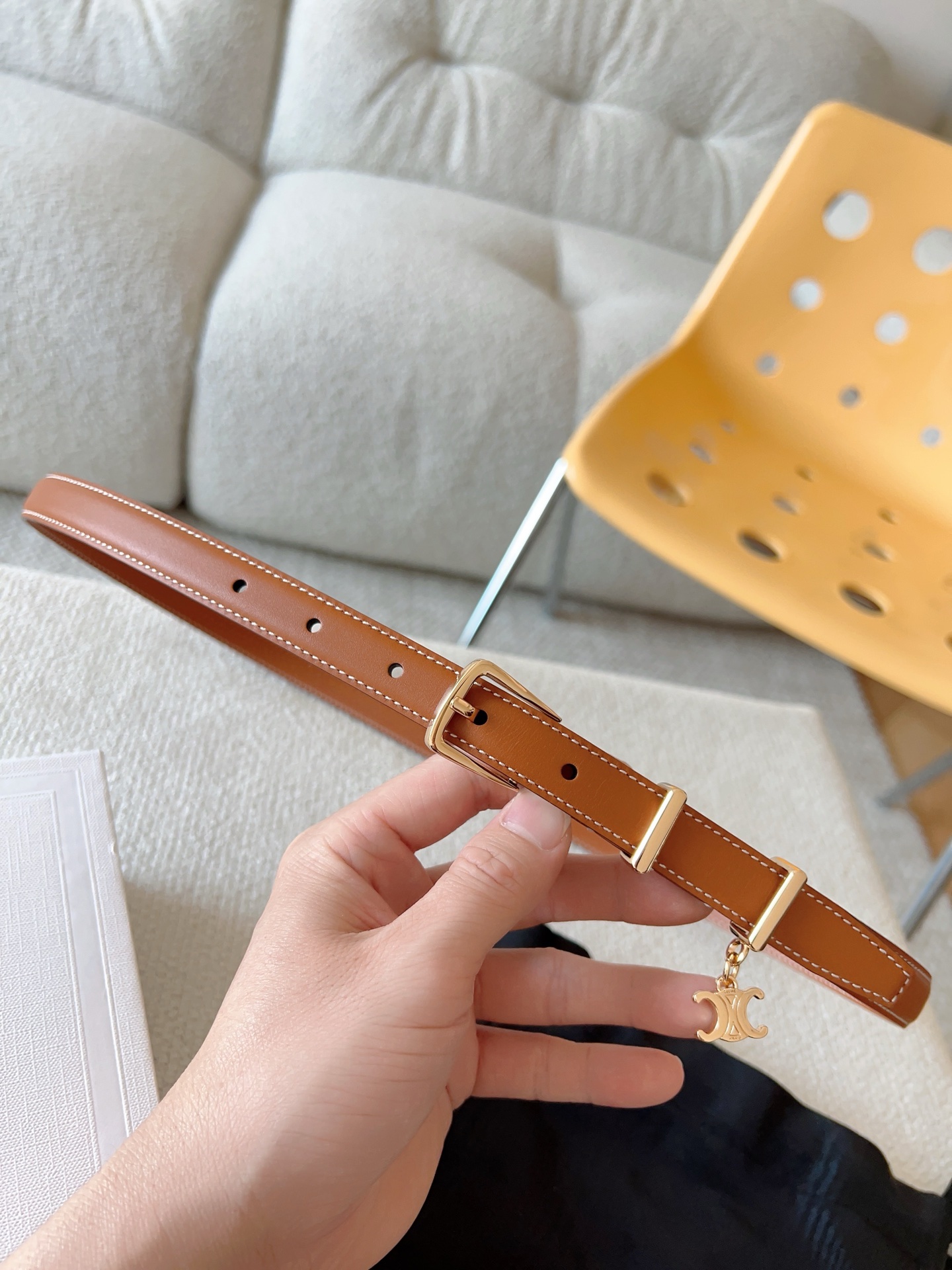 CELINE 셀린느  ELEGANT CHARM 타우리온 가죽 벨트