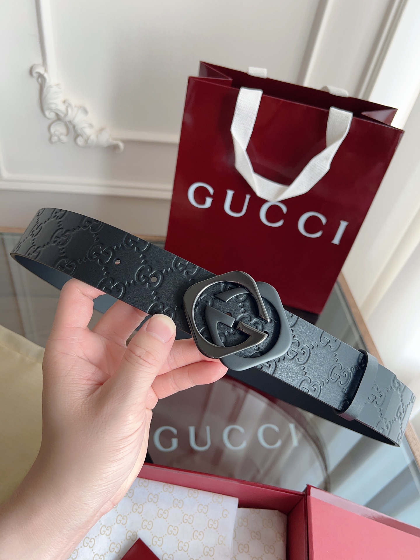 GUCCI 구찌 클래식 엠보싱 벨트