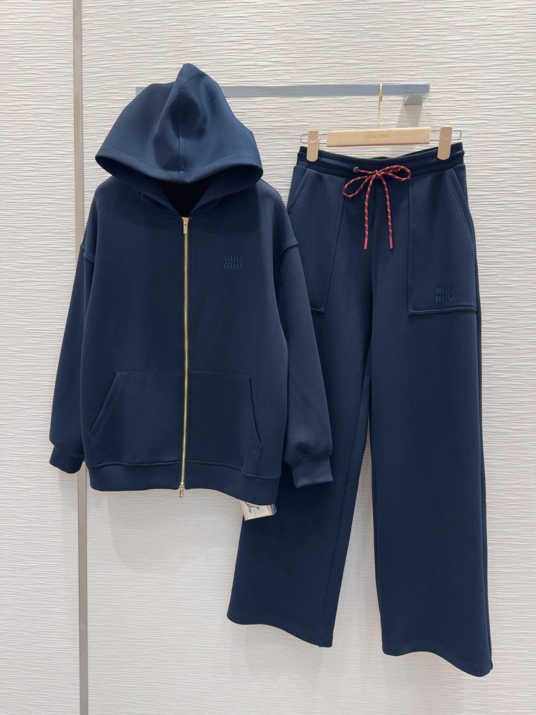 miumiu 미우미우 후드집업 자켓 + 팬츠 바지 세트업 (투피스) 의류