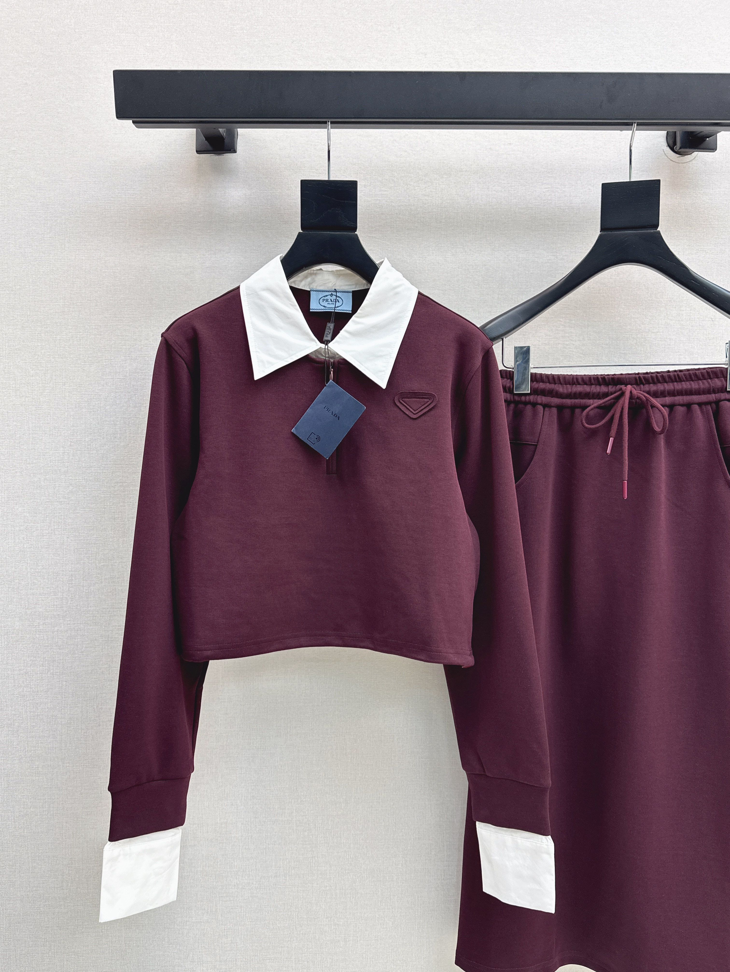 PRADA 프라다 긴팔 상의 + 스커트 치마 캐주얼 세트업 의류