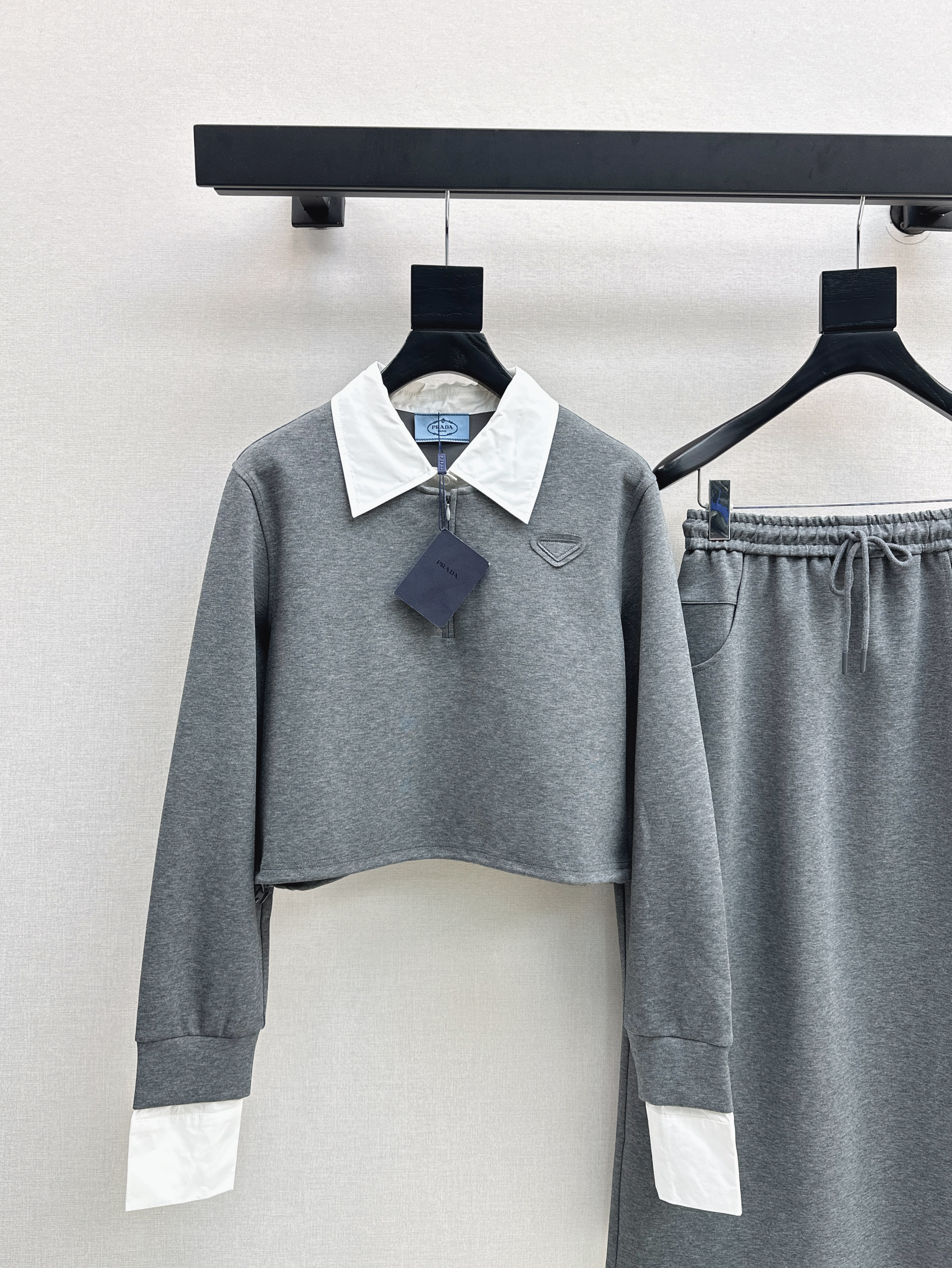 PRADA 프라다 긴팔 상의 + 스커트 치마 캐주얼 세트업 의류