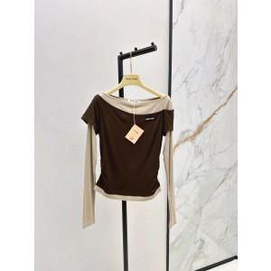 MIUMIU 미우미우 오프숄더 배색 로고 슬림핏 긴팔 티셔츠 의류