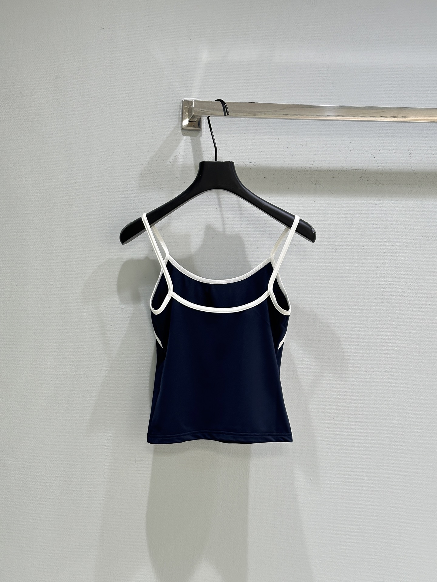 miumiu 미우미우 배색 스트라이프 민소매 끈 나시 의류