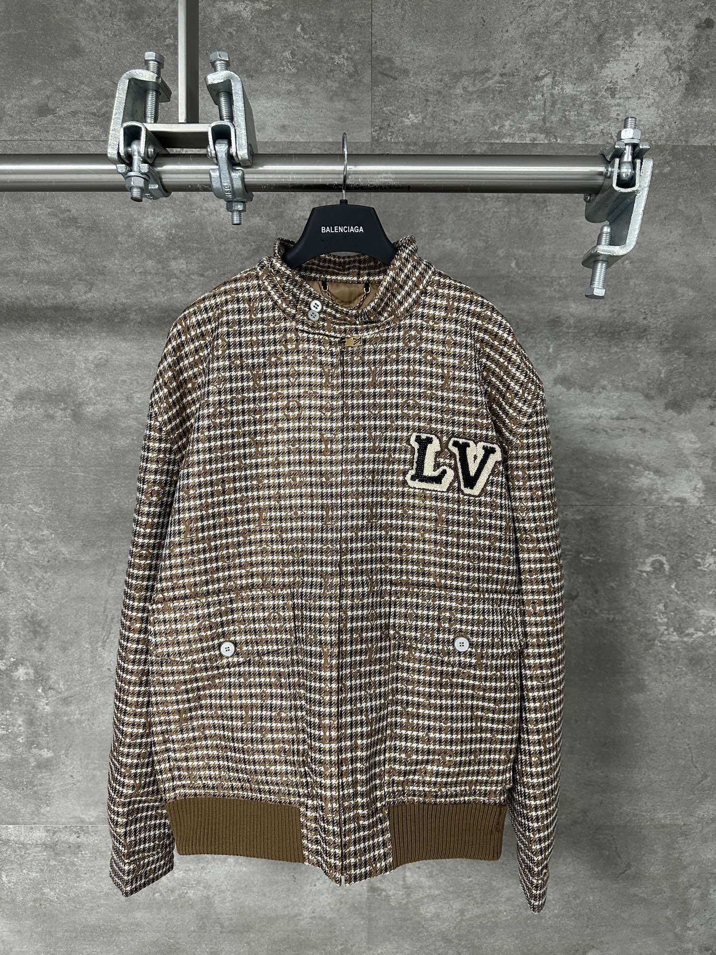 LV 루이비통 비즈 자수 도그 패치 플라이트 자켓 의류