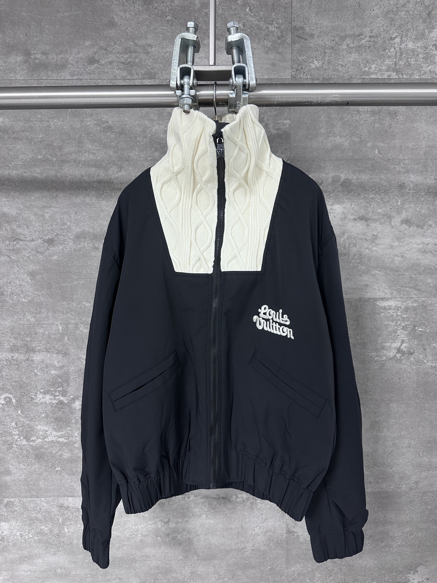 LV 루이비통 케이블 니트 플라워 자수 집업 자켓 의류
