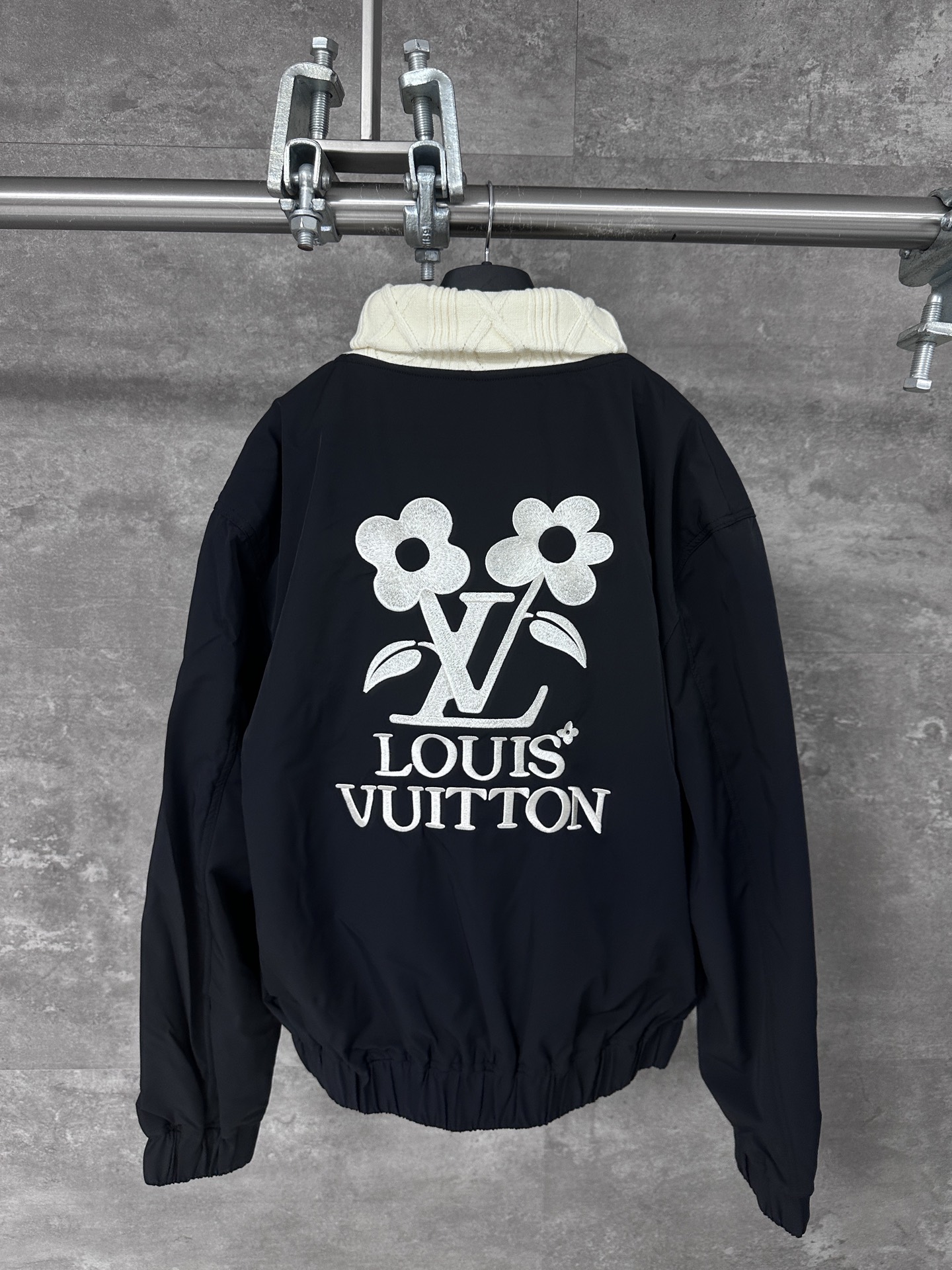 LV 루이비통 케이블 니트 플라워 자수 집업 자켓 의류