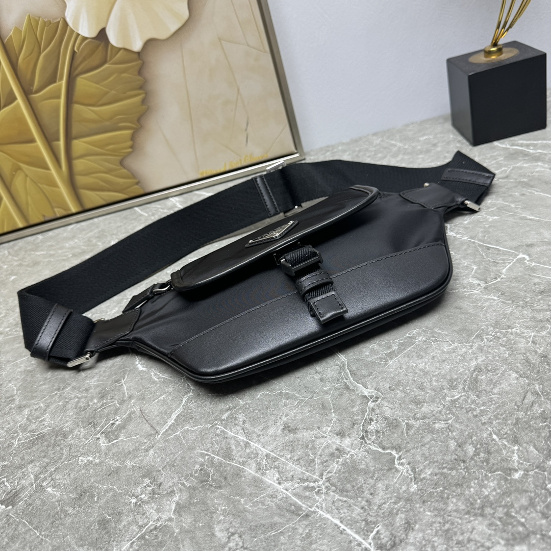 PRADA 프라다 웨이스트백 힙색 가방