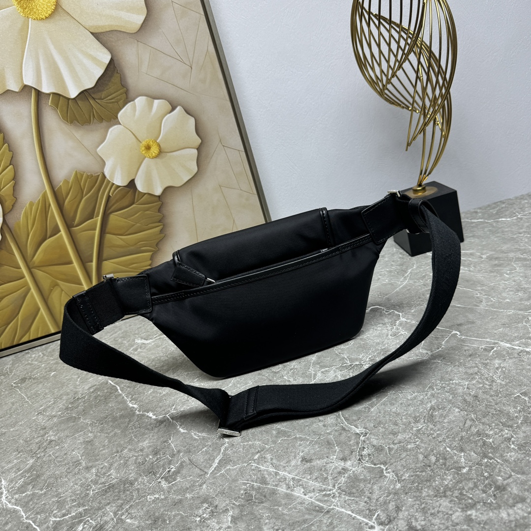 PRADA 프라다 웨이스트백 힙색 가방