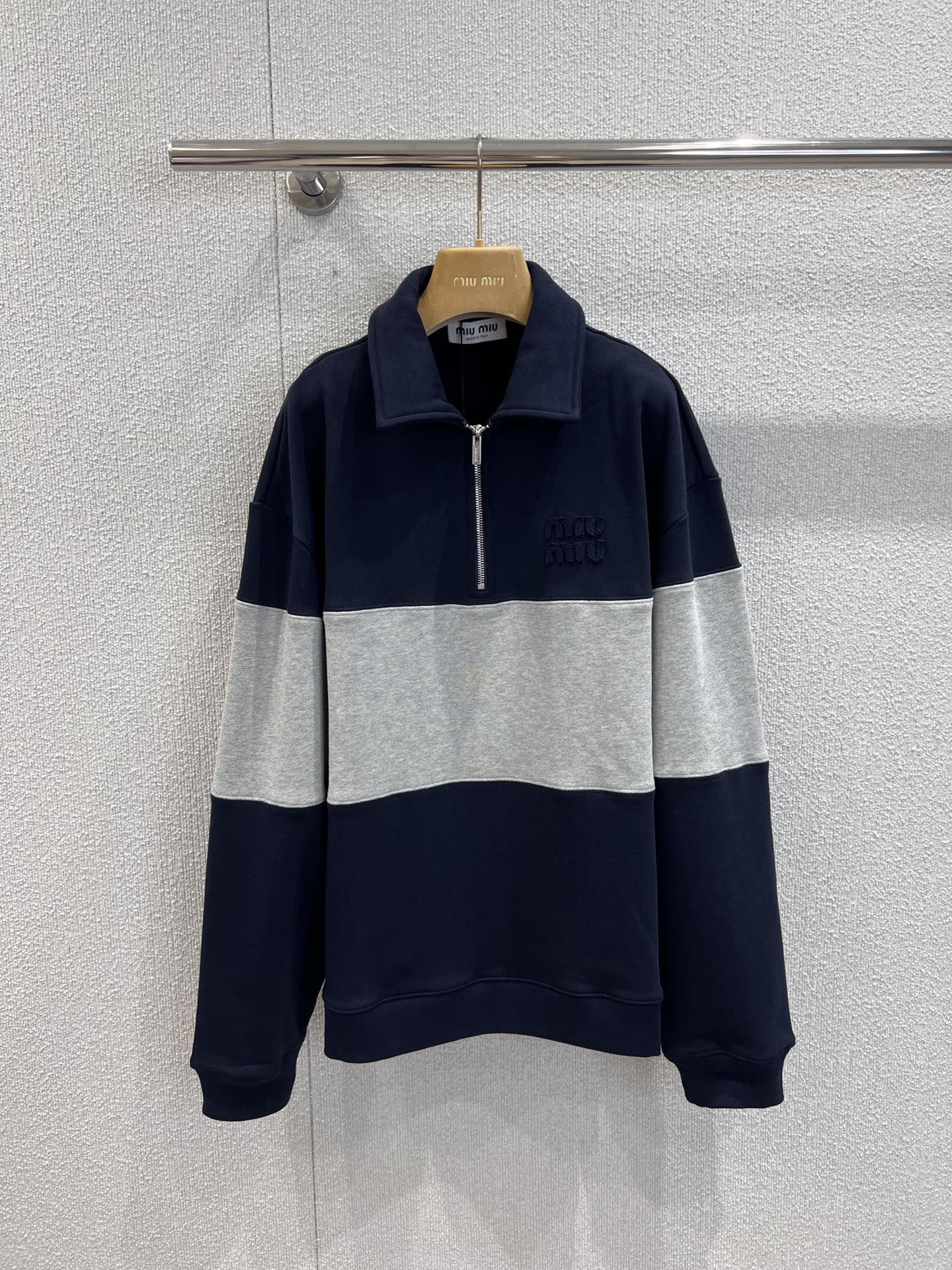 miumiu 미우미우 카라 긴팔 맨투맨 티셔츠 의류