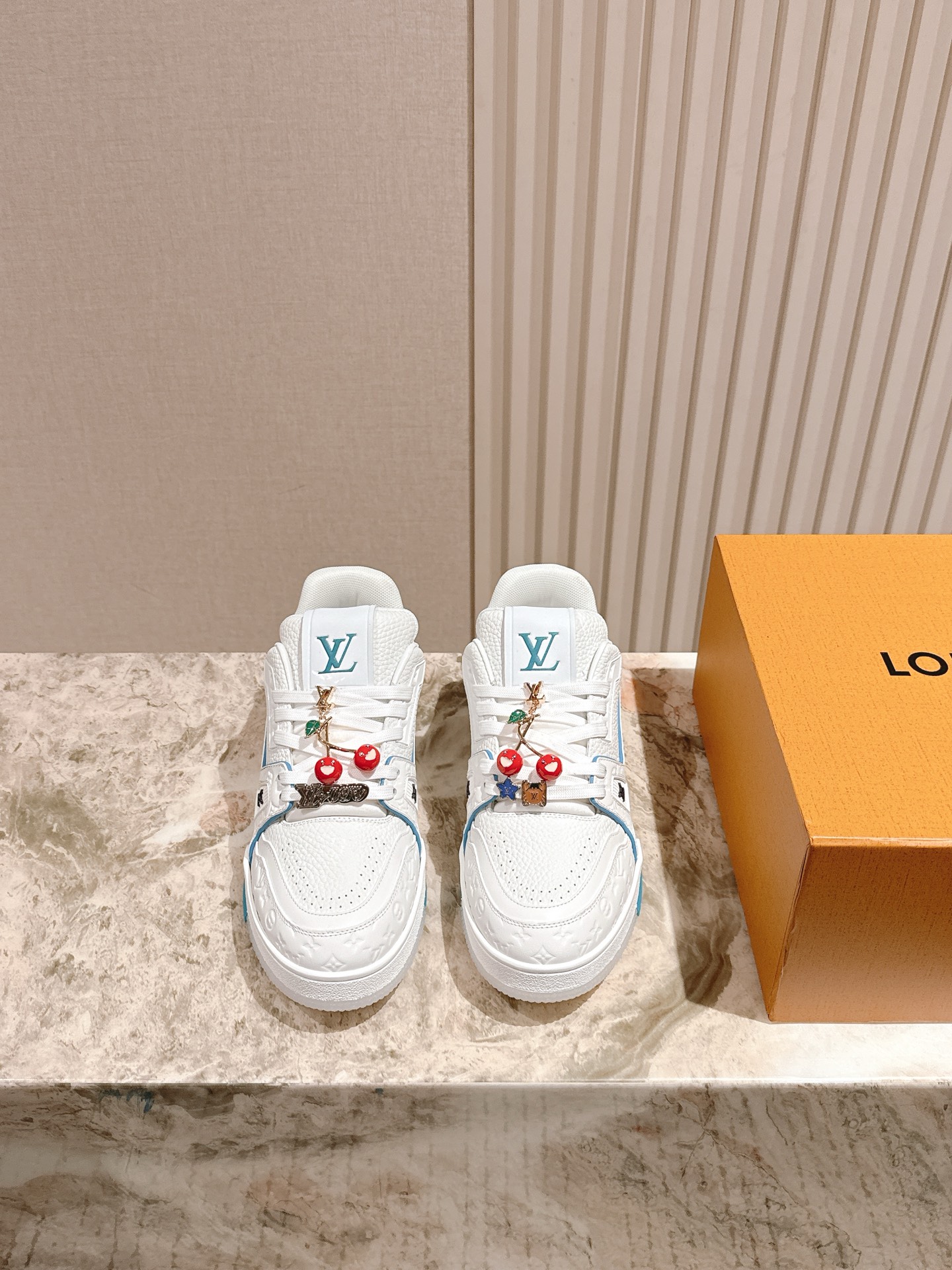 LV 루이비통 클래식 스니커즈 신발