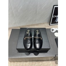 CHANEL 원형토 체인 로퍼 뮬 (반슬리퍼) 신발