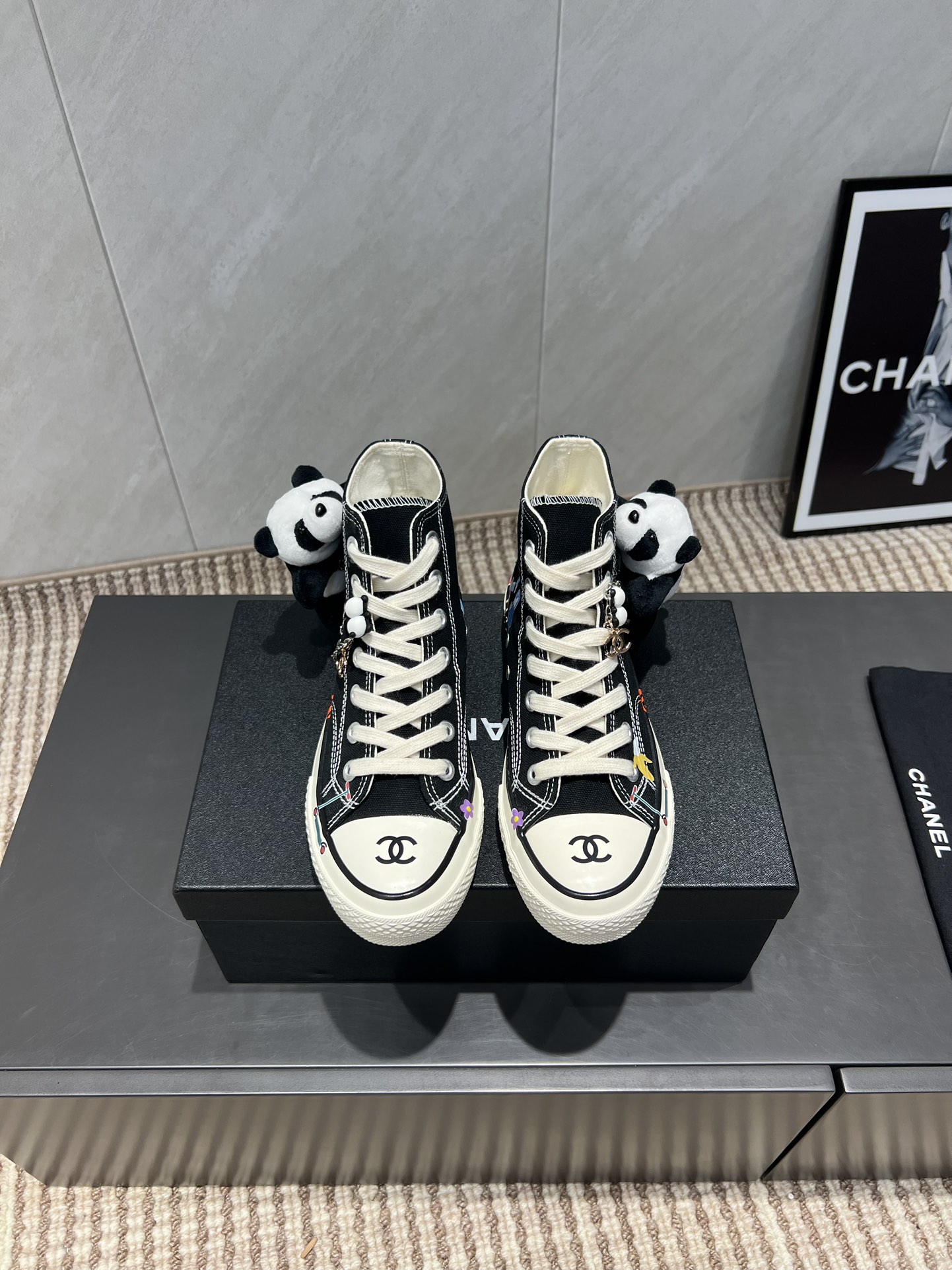 CHANEL 샤넬 체인 프린팅 하이탑 스니커즈 신발