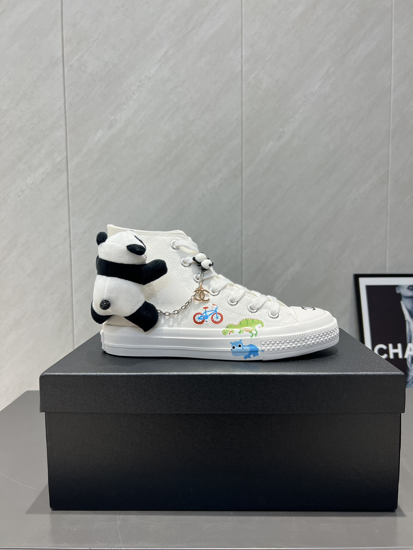 CHANEL 샤넬 체인 프린팅 하이탑 스니커즈 신발