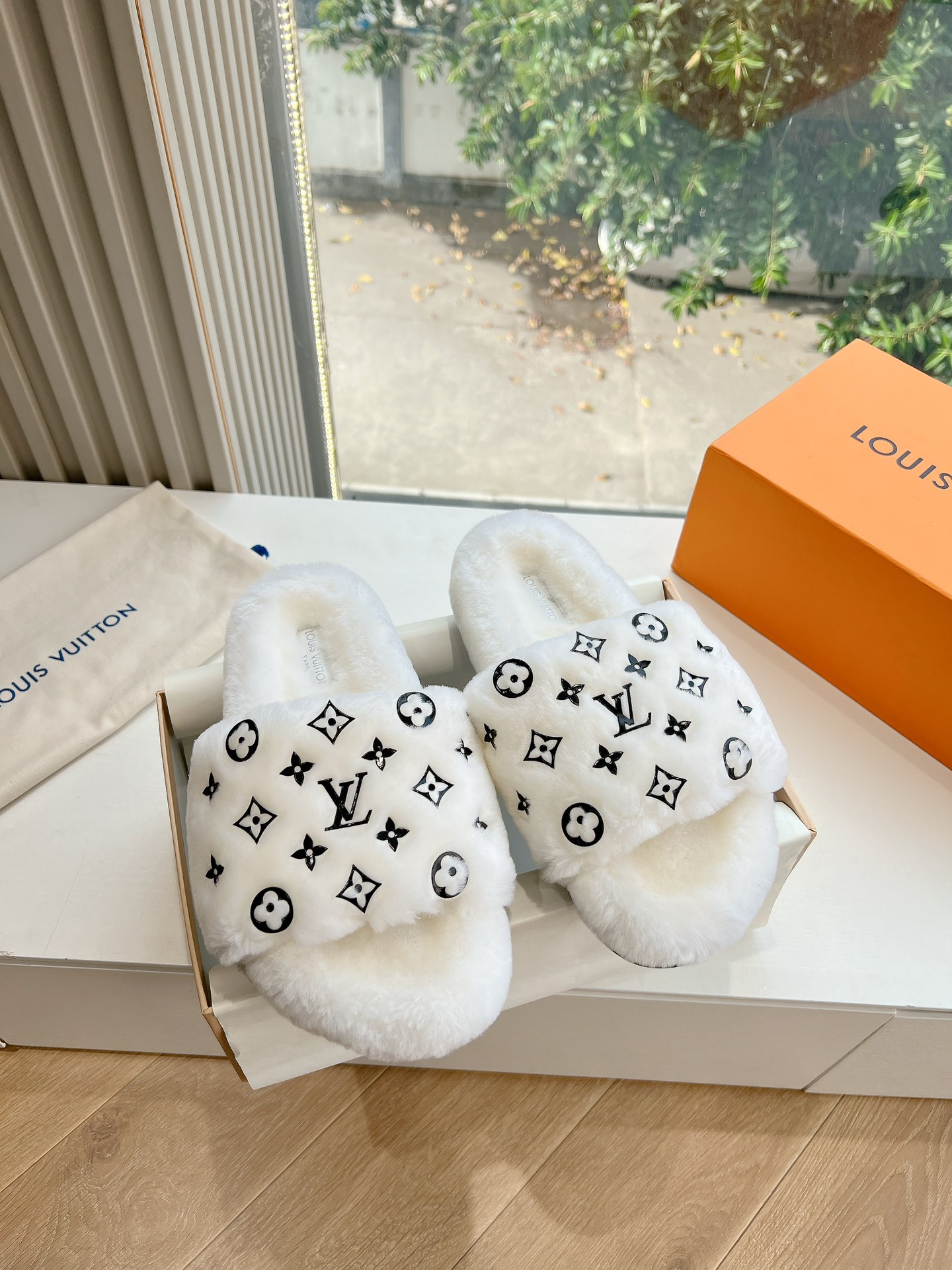 LV Archlight 루이비통 클래식 퍼 스노우 슬리퍼 슈즈 신발