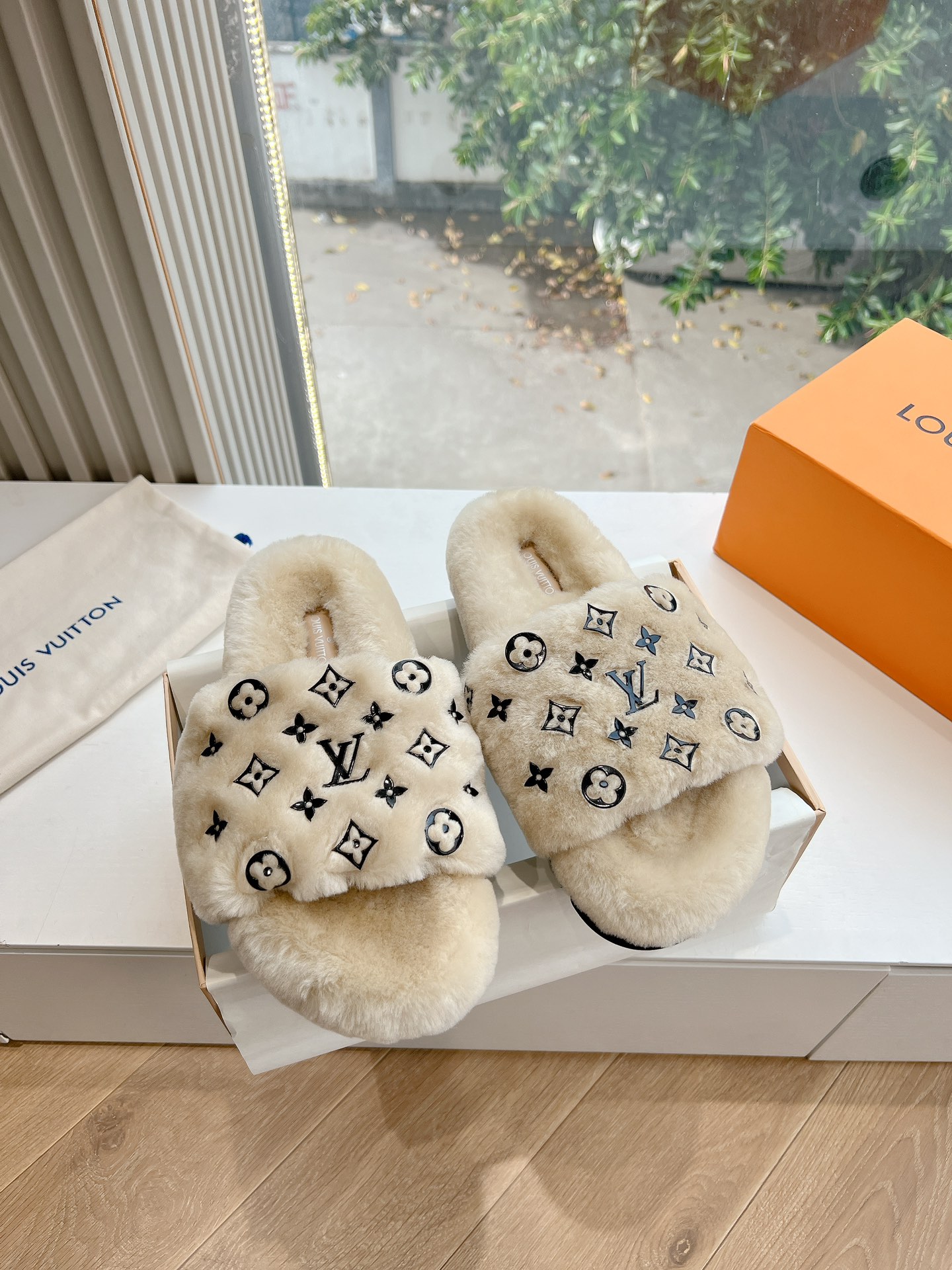 LV Archlight 루이비통 클래식 퍼 스노우 슬리퍼 슈즈 신발