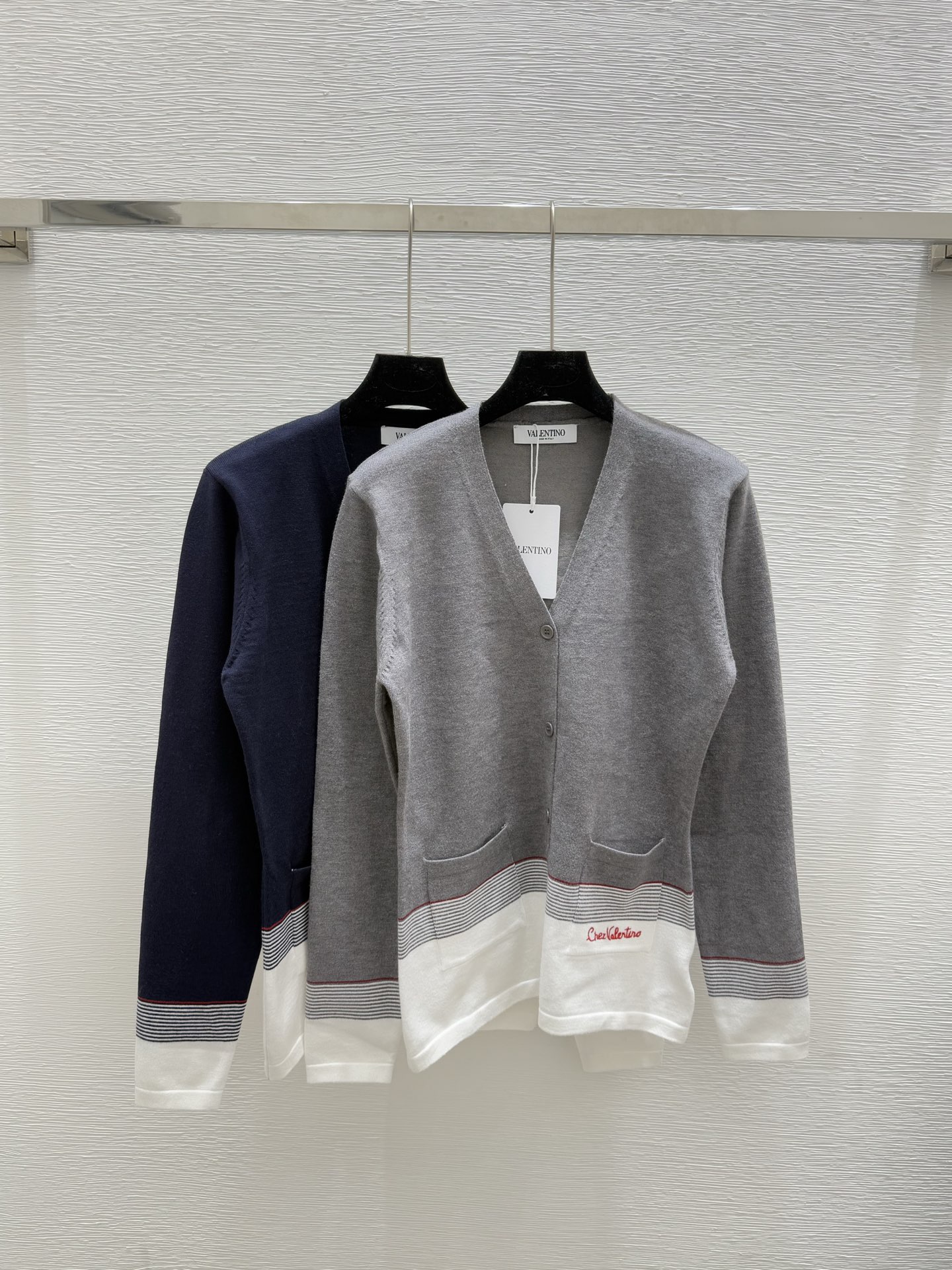 Valentino 발렌티노 배색 레터 V넥 니트 긴팔 가디건 의류