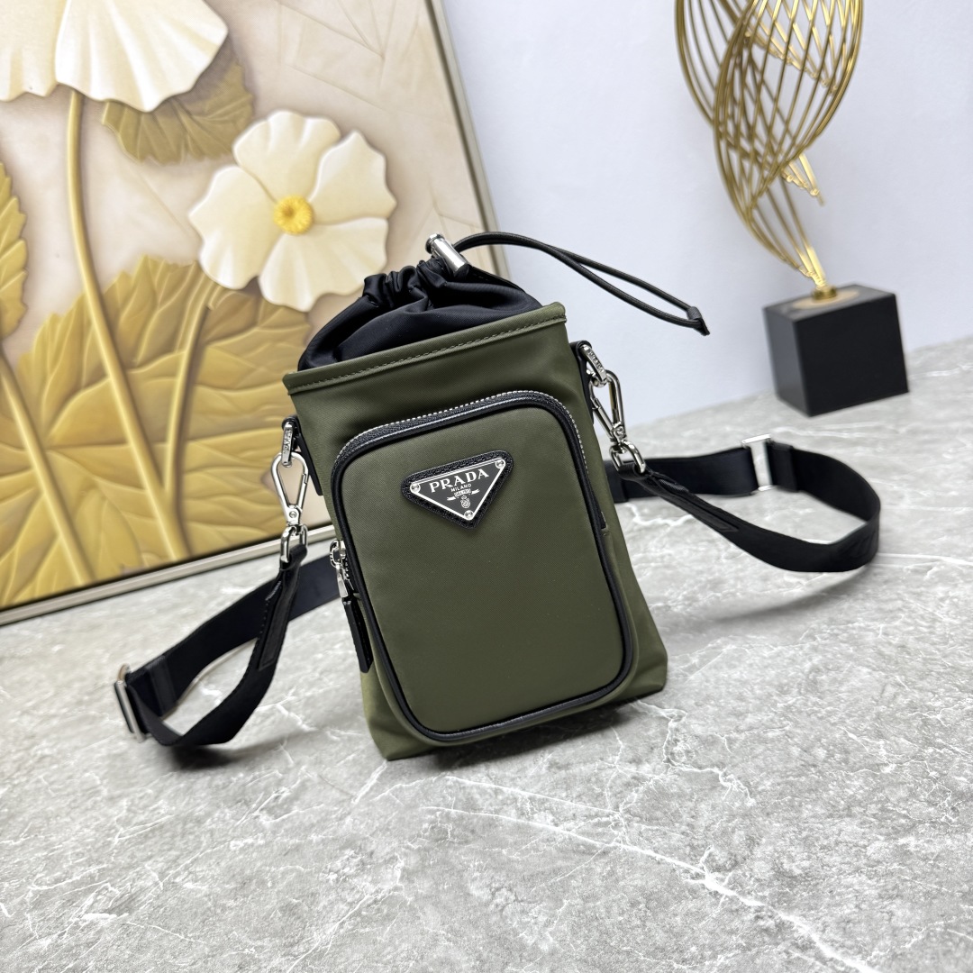 PRADA 프라다 휴대폰 크로스백 가방