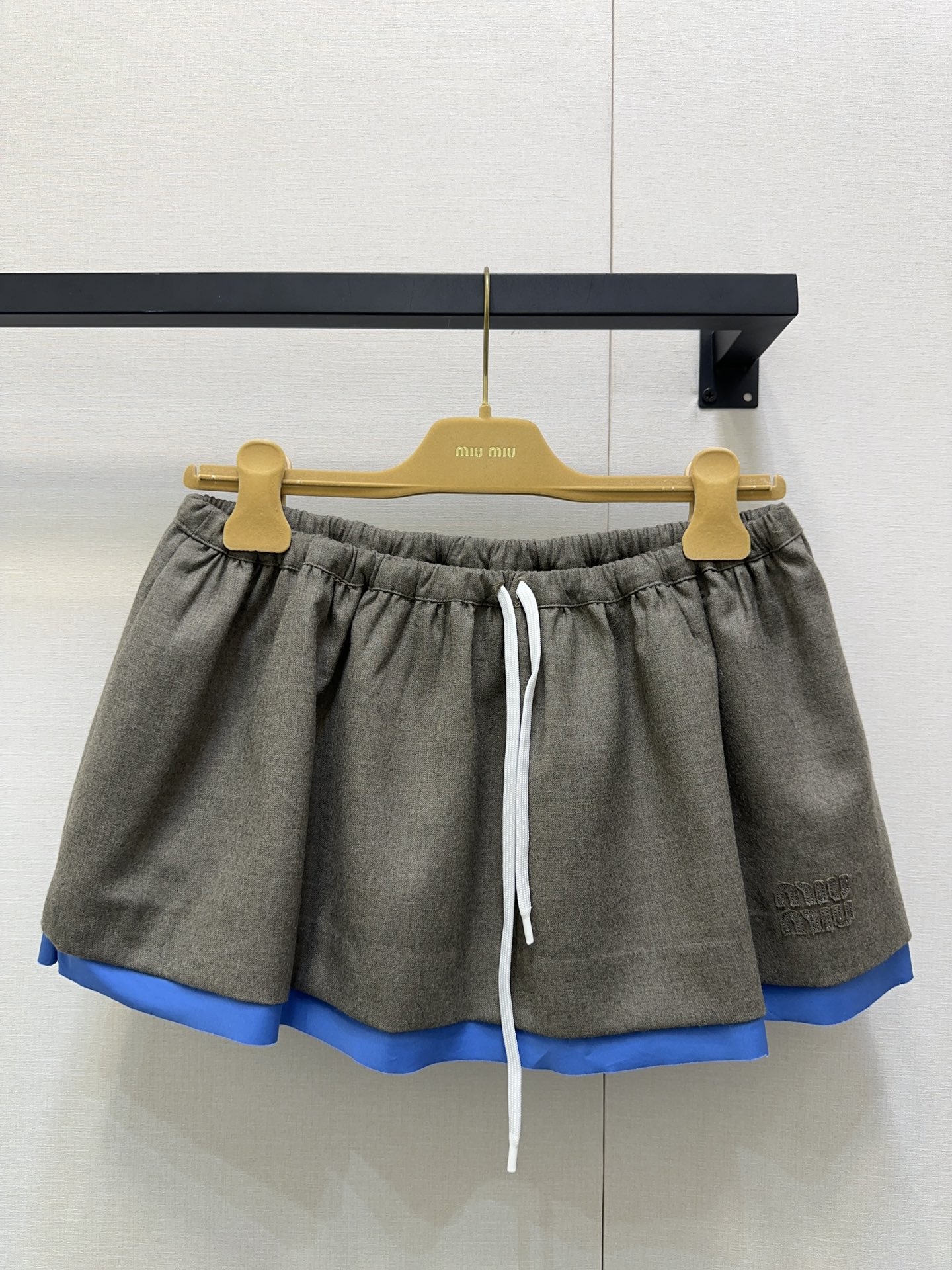 miumiu 미우미우 자수 로고 배색 블루 라인 반스커트 치마 의류