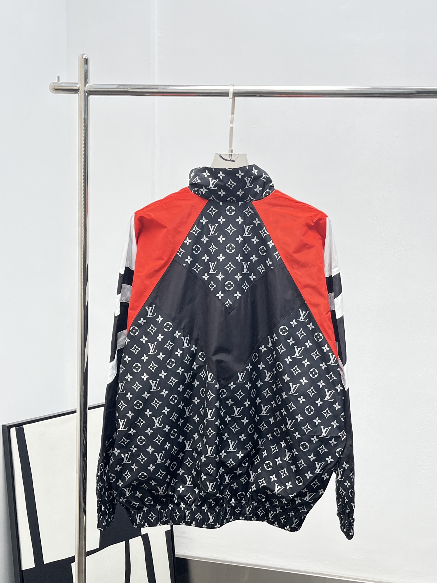 LV 루이비통 Nigo 콜라보 자켓 바라막이 의류