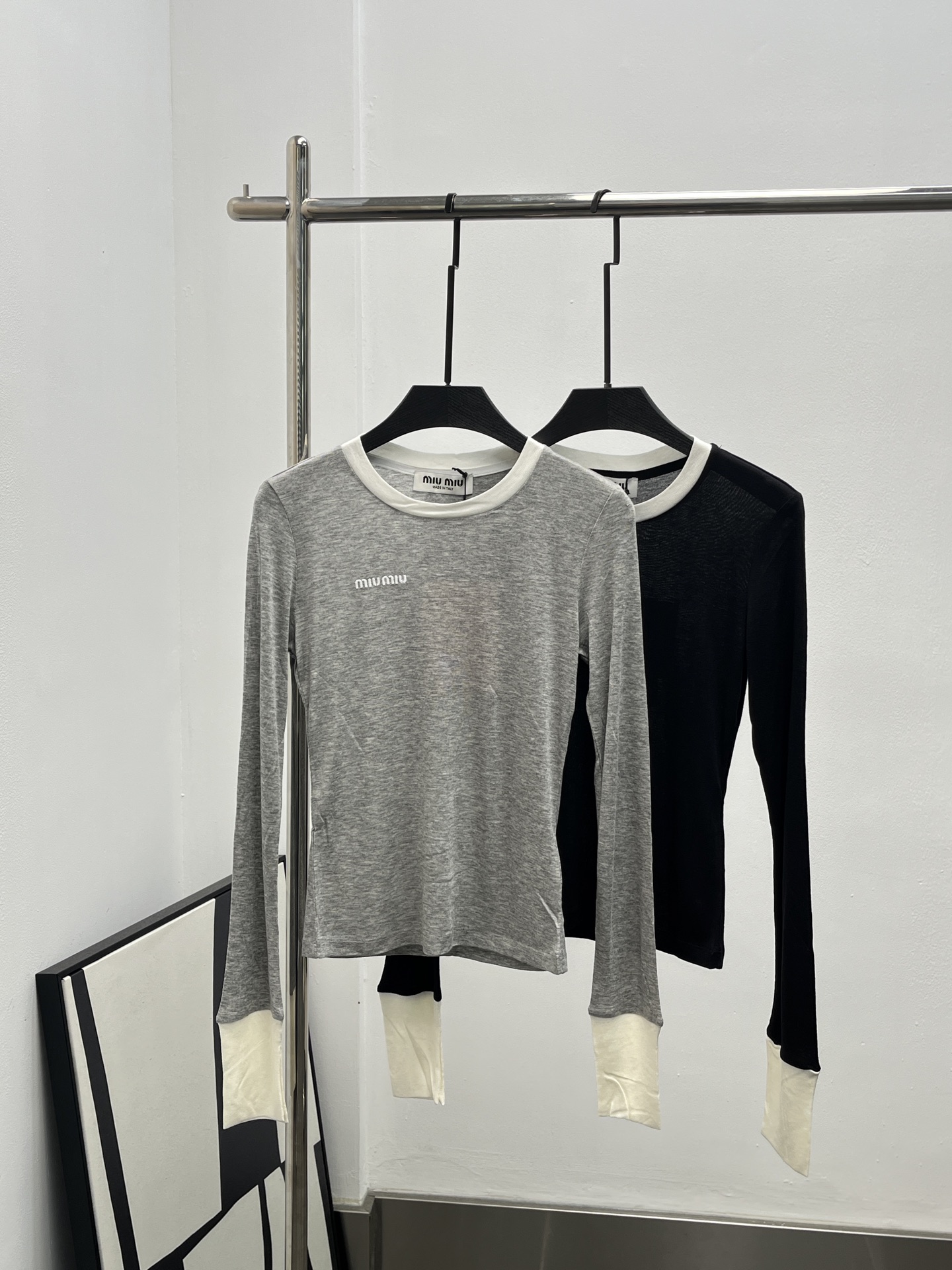 MiuMiu 미우미우 레이어드 느낌 로고 장식 롱슬리브 티셔츠 의류