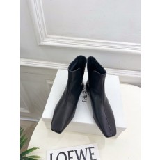 The Row 더 로우 V컷 스퀘어토 플랫 부츠 신발