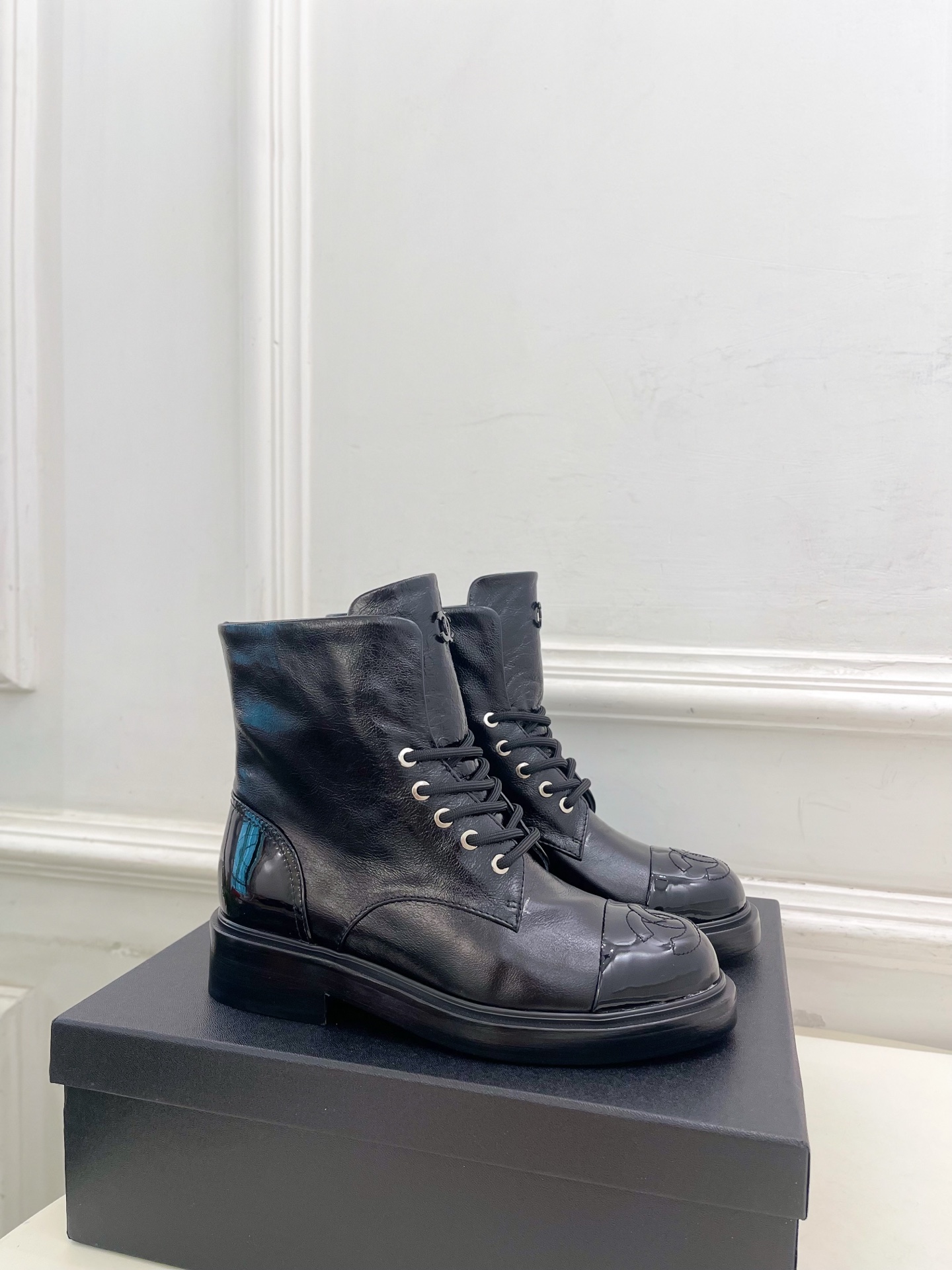 CHANEL 샤넬 더블C 배색 두꺼운 밑창 마틴 부츠 신발