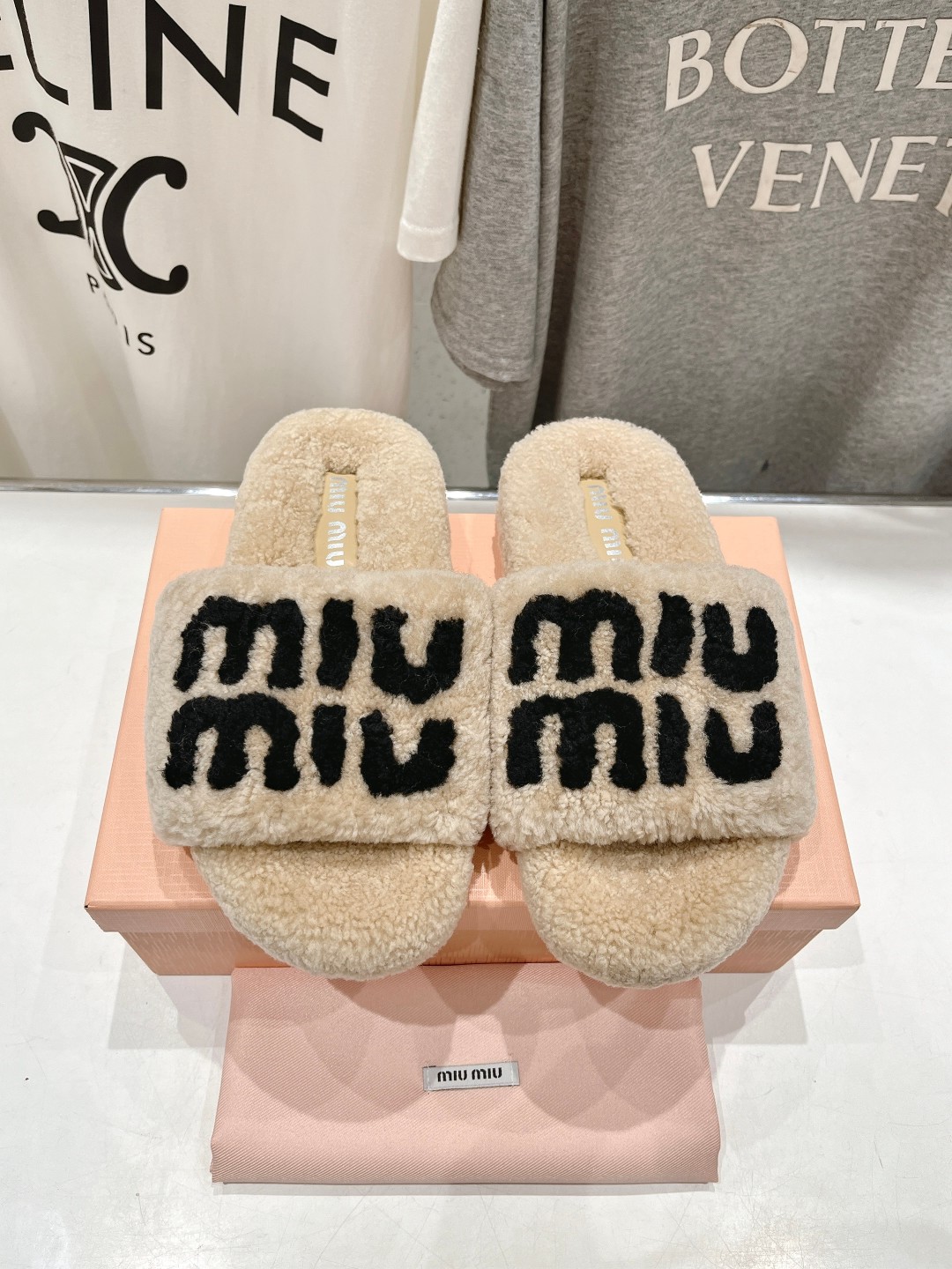 MiuMiu 미우미우 플랫 퍼 슬리퍼 신발