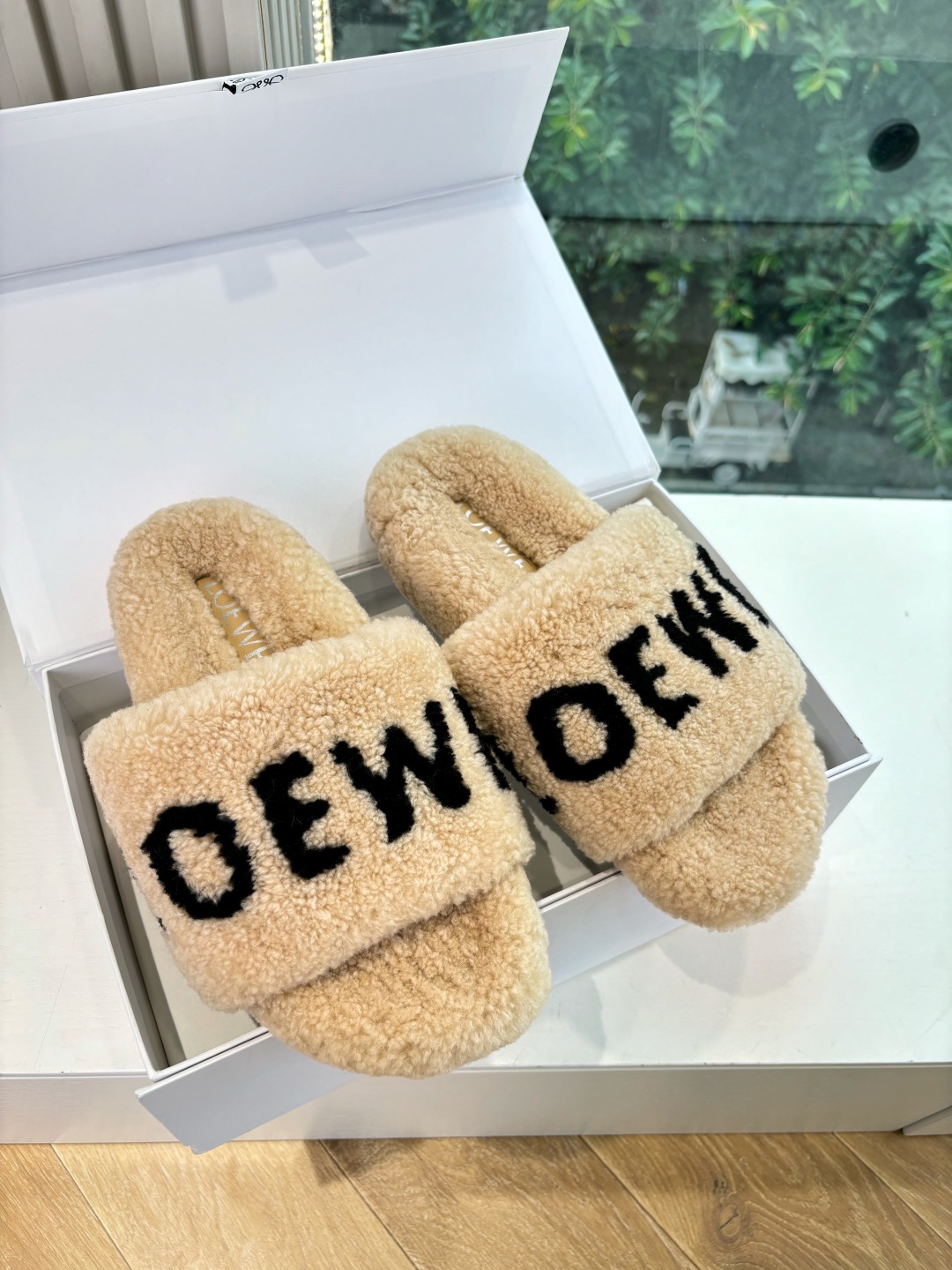 LOEWE 로에베 퍼 슬리퍼 신발