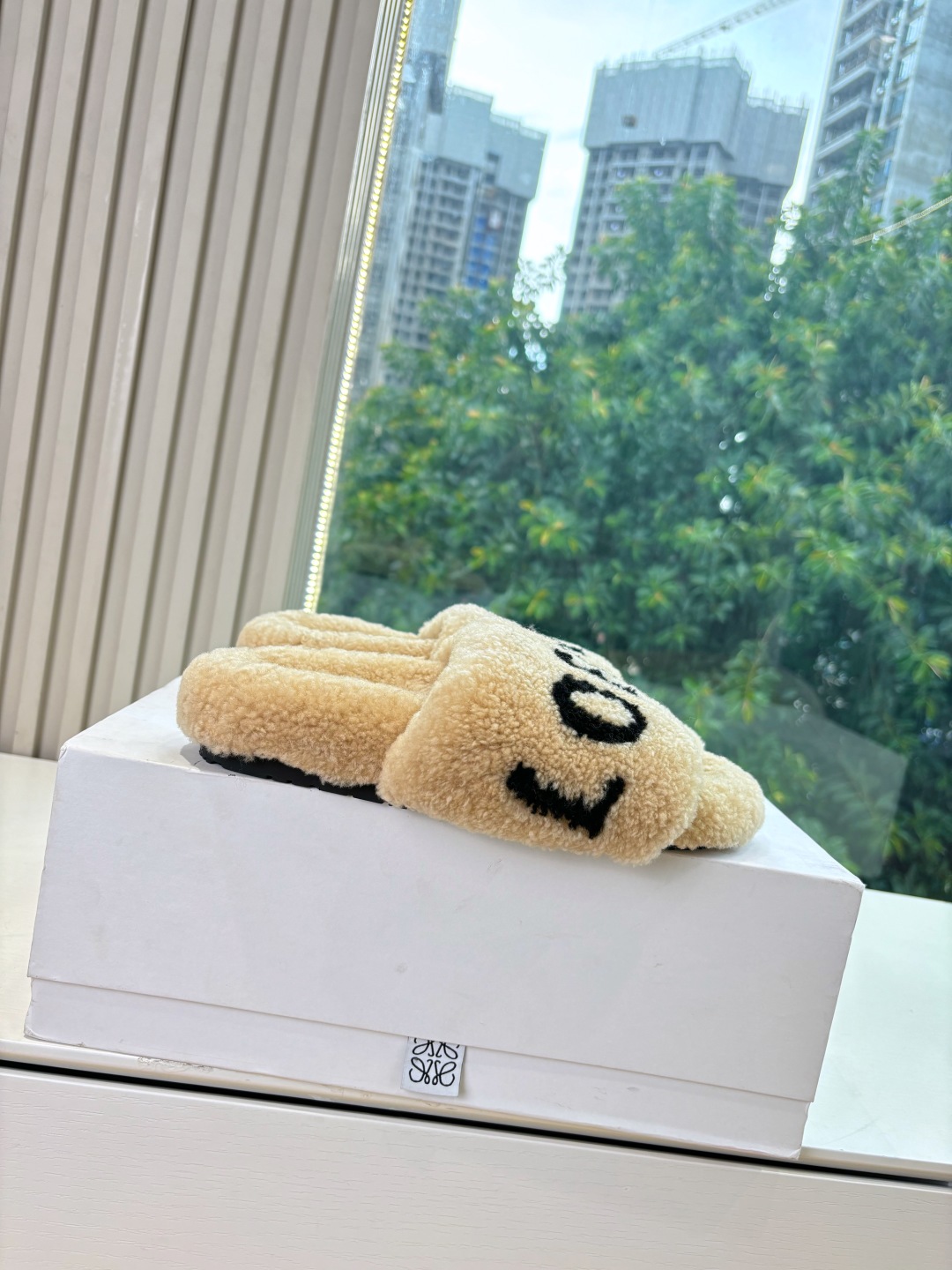 LOEWE 로에베 퍼 슬리퍼 신발