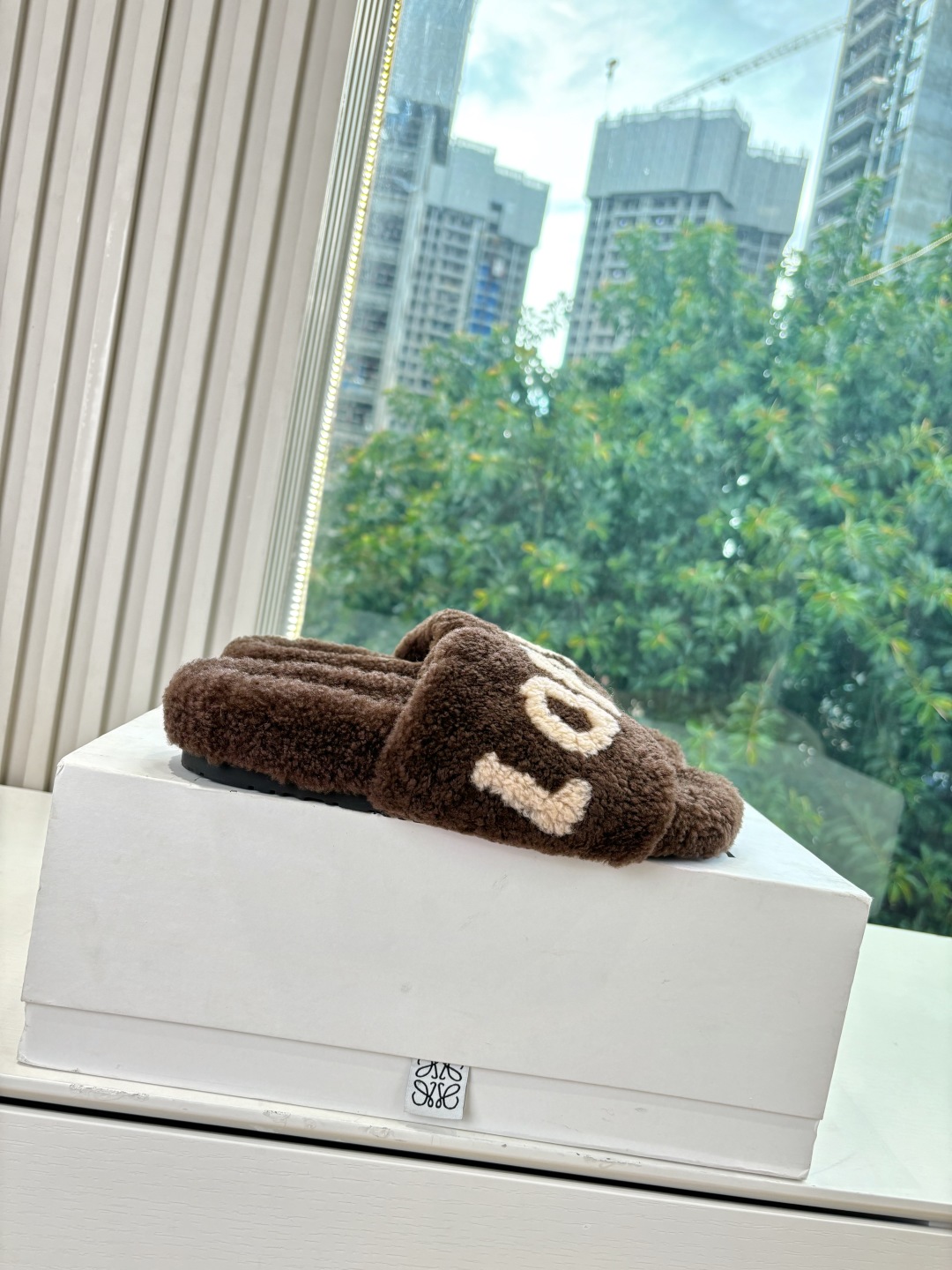 LOEWE 로에베 퍼 슬리퍼 신발