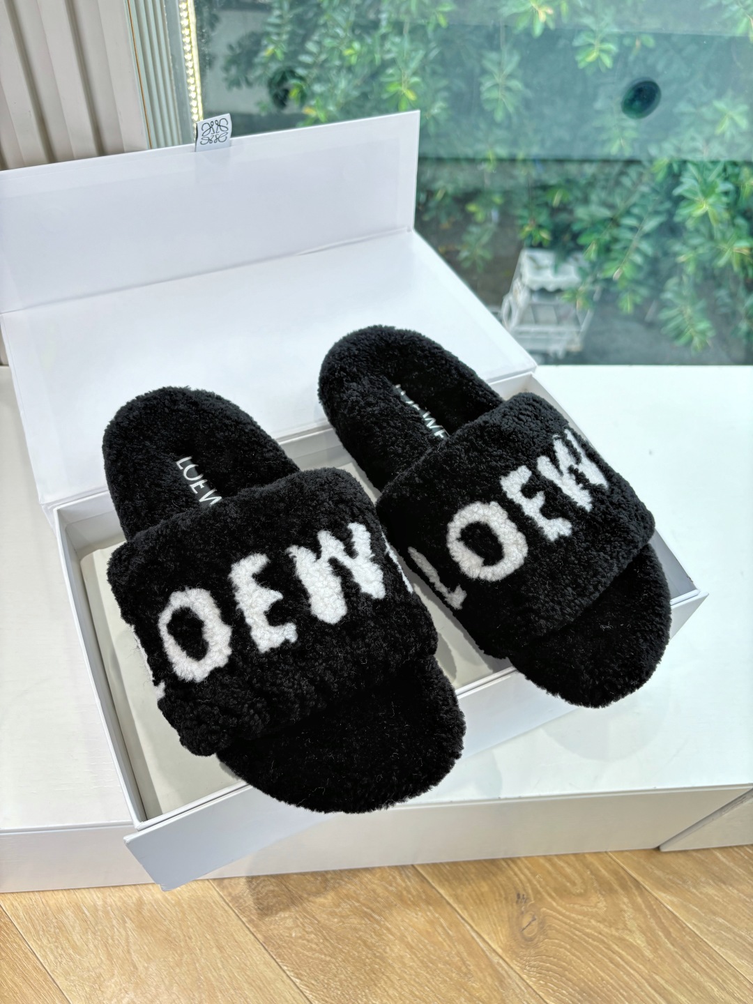 LOEWE 로에베 퍼 슬리퍼 신발