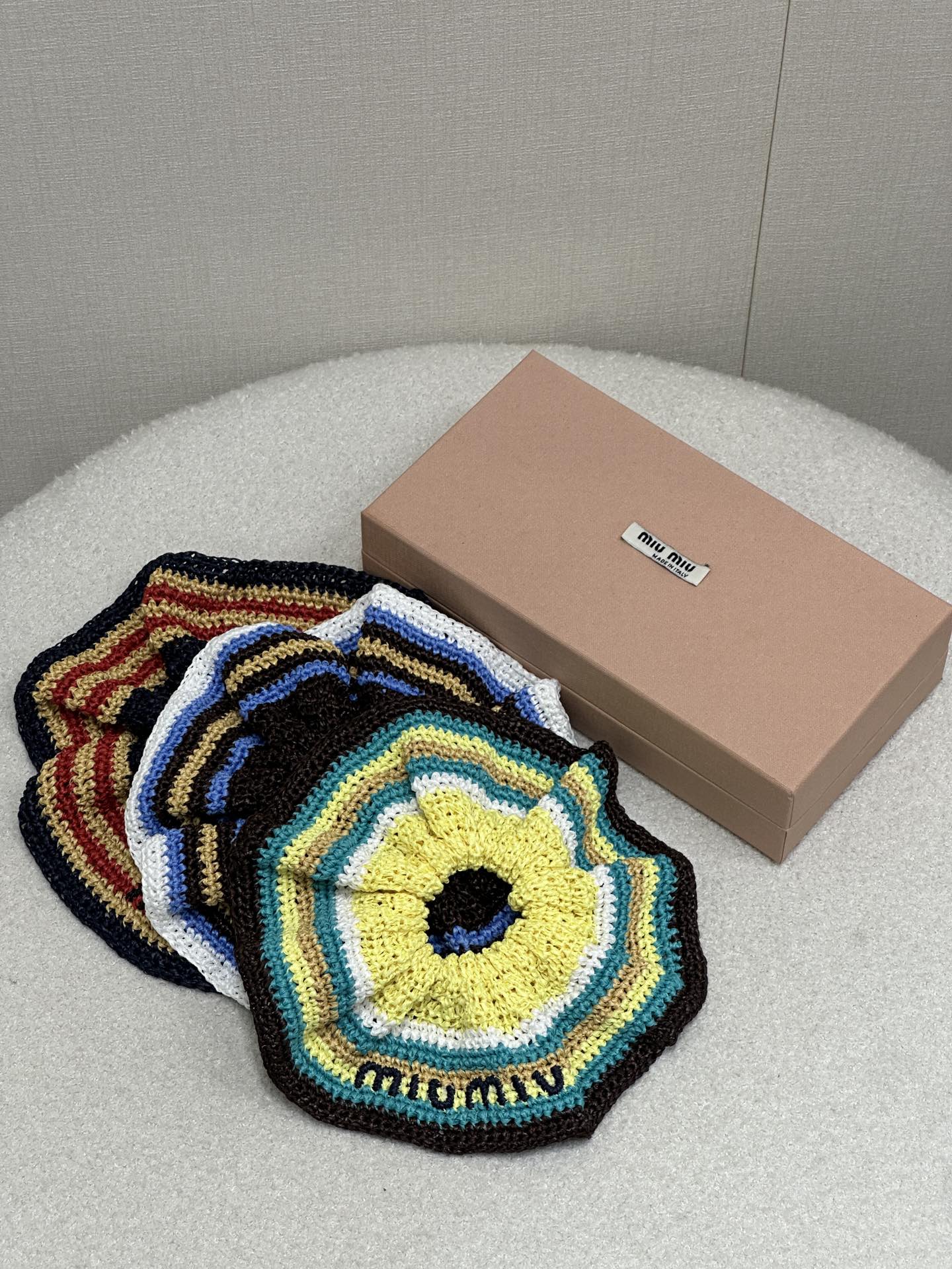 miumiu 미우미우 핸드메이드 니트 헤어밴드