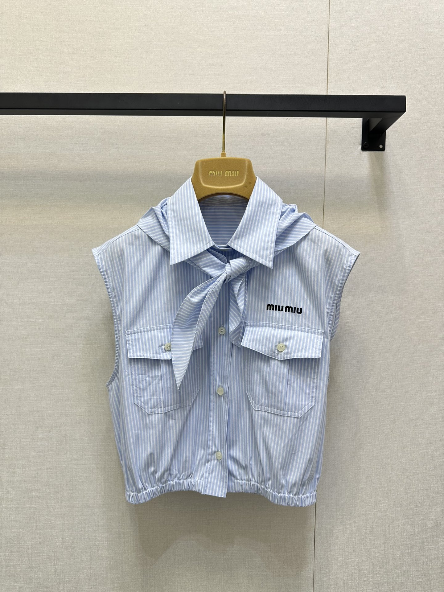 miumiu 미우미우 스트라이프 스카프 넥 슬리브리스 셔츠 의류