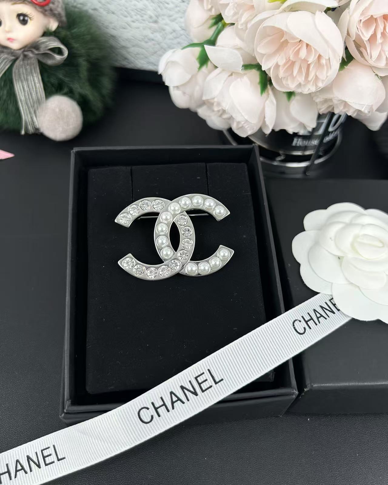 Chanel 샤넬 진주 & 큐빅 믹스 실버 브로치