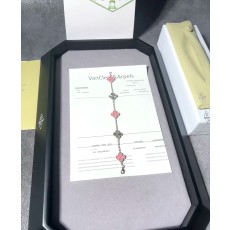 Van Cleef & Arpels 반클리프 아펠 V자형 손목 팔찌