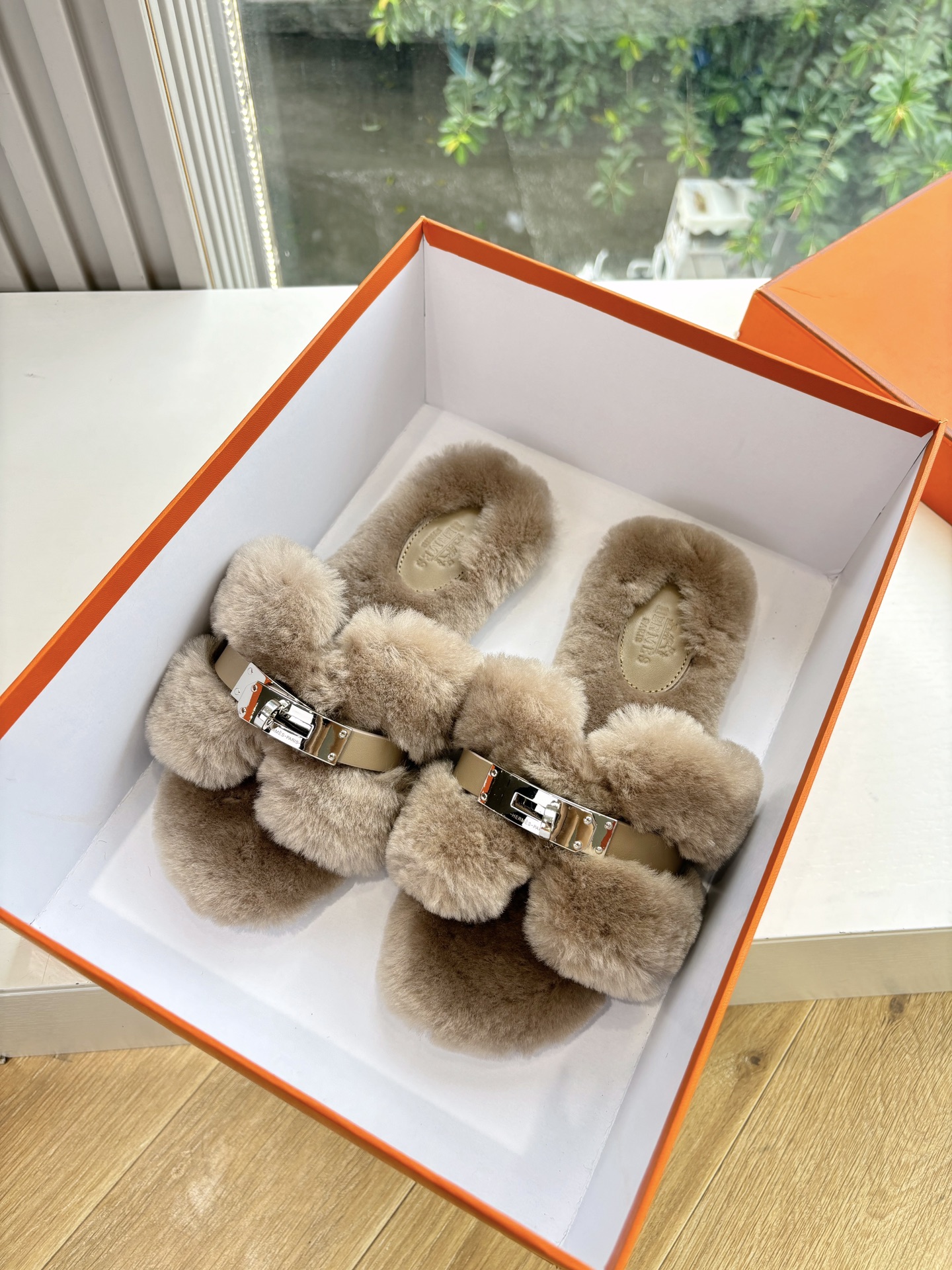 에르메스(Hermes) 양털 퍼 슬리퍼 신발