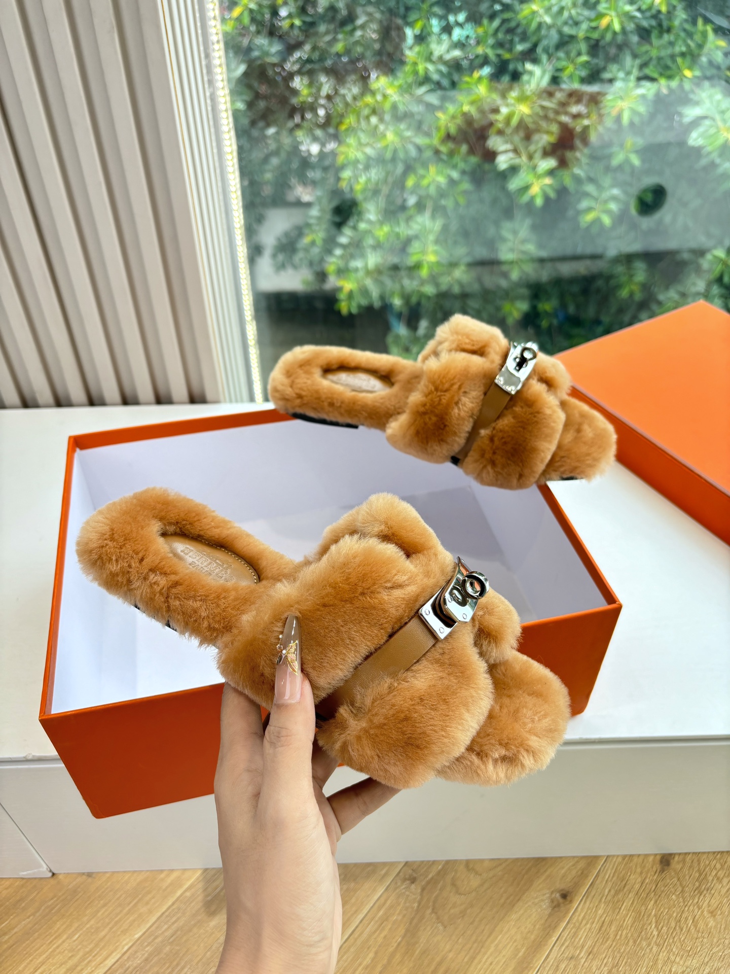 에르메스(Hermes) 양털 퍼 슬리퍼 신발