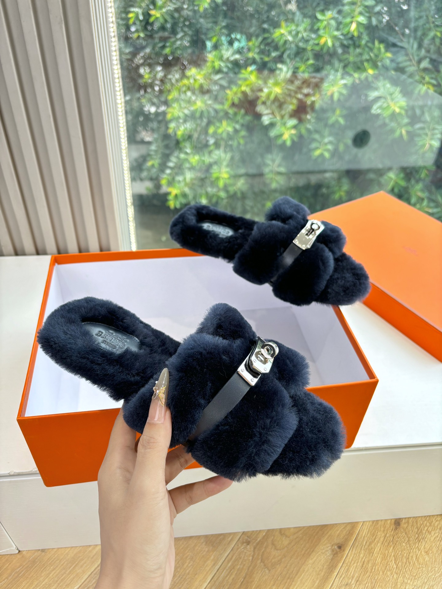 에르메스(Hermes) 양털 퍼 슬리퍼 신발