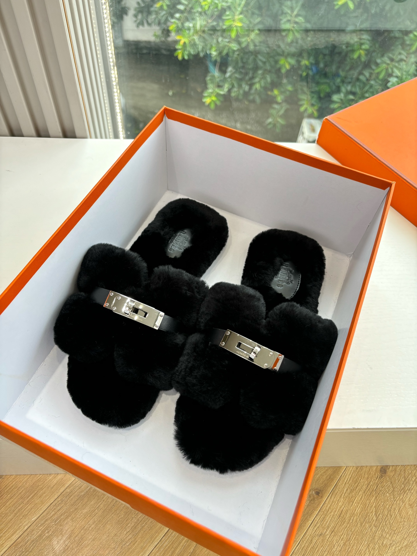 에르메스(Hermes) 양털 퍼 슬리퍼 신발