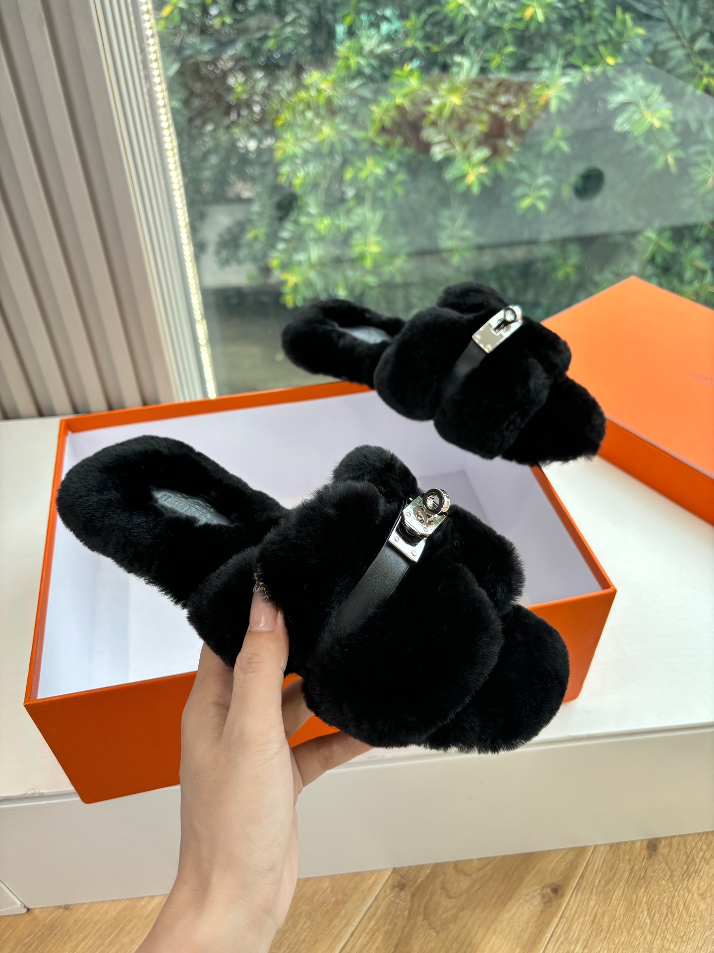 에르메스(Hermes) 양털 퍼 슬리퍼 신발