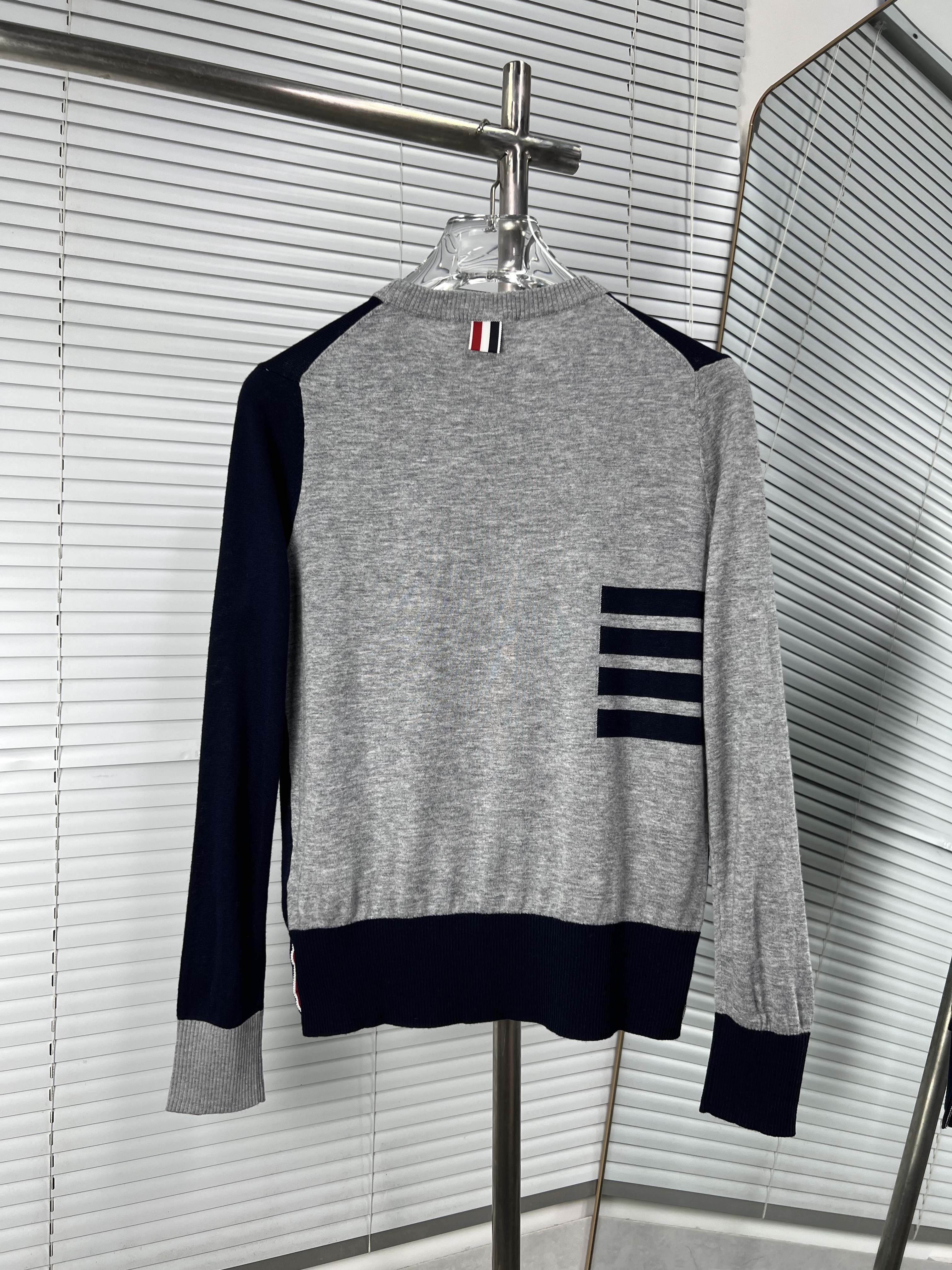 Thom Browne 톰브라운 사이드 사선 포인트 컬러 니트 의류