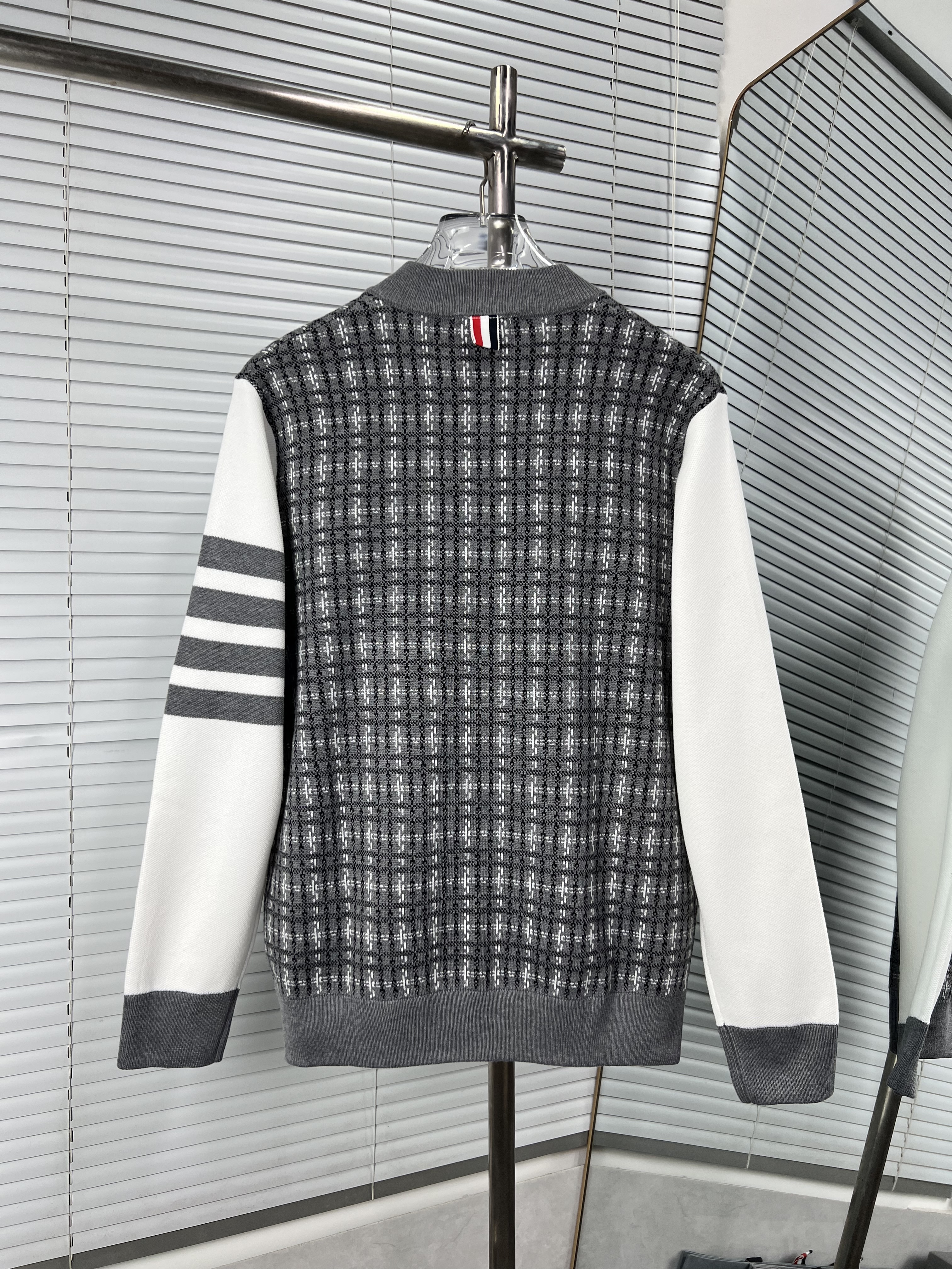 Thom Browne 톰브라운 체크 배색 금속 버튼 가디건 의류